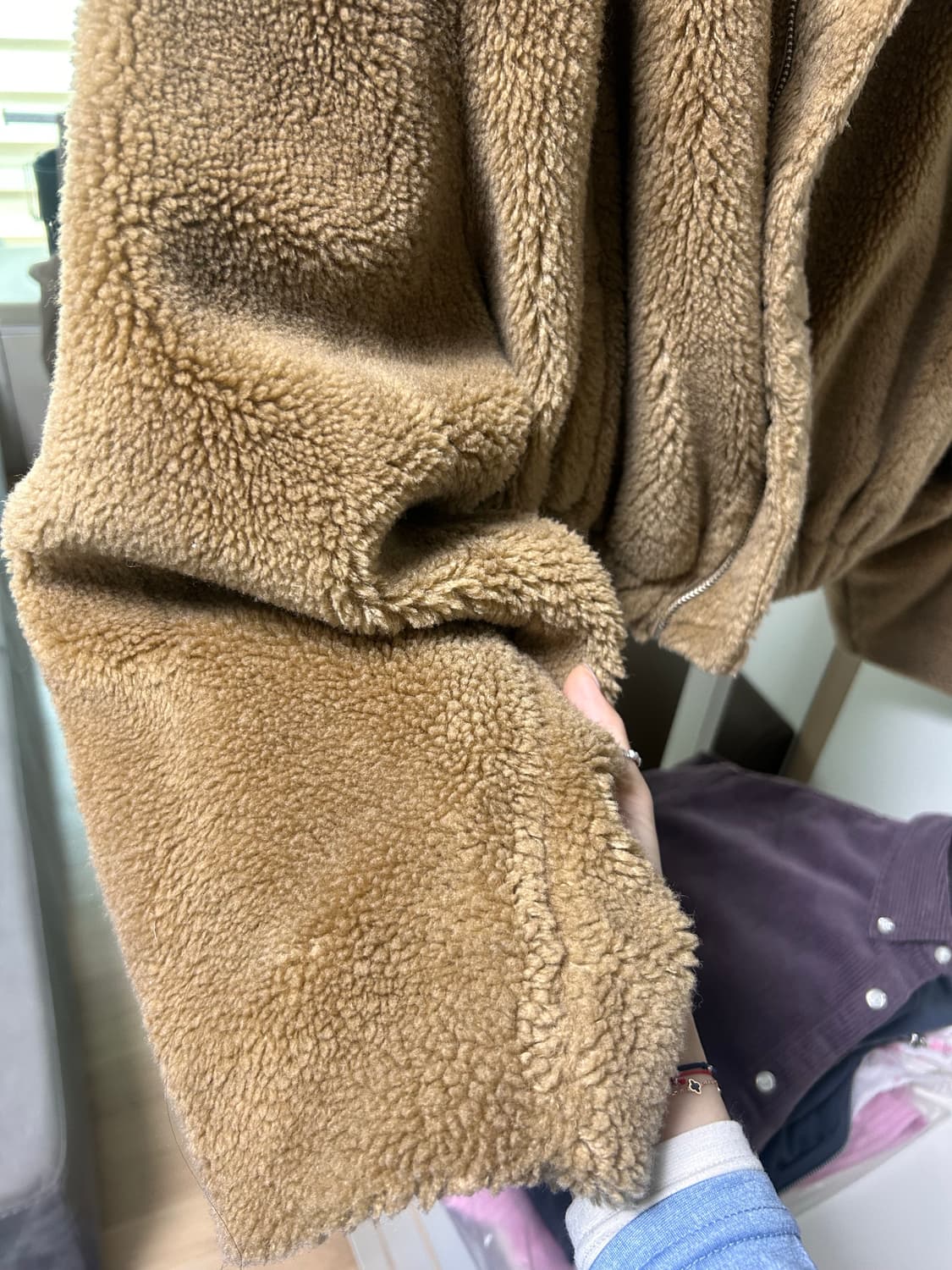 더바넷 에코 시어링 자켓 카멜 브라운 크롭 에코 퍼 상품이미지4