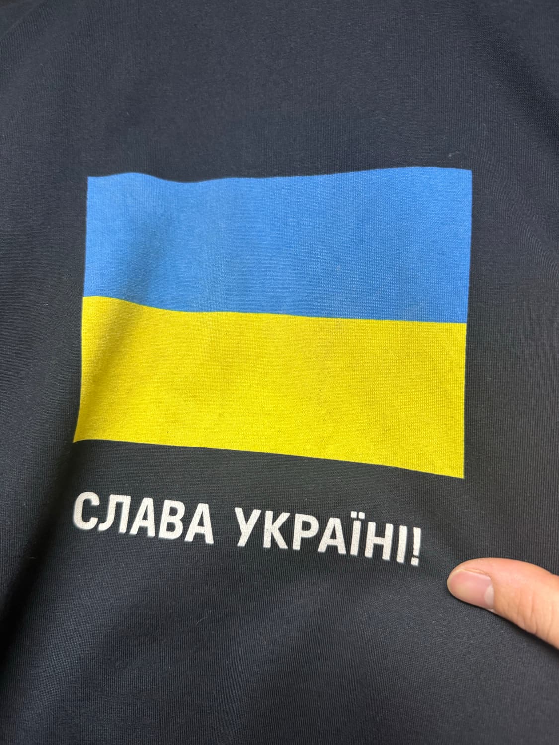 발렌시아가 서포트 우크라이나 롱슬리브 티셔츠 블랙 상품이미지2