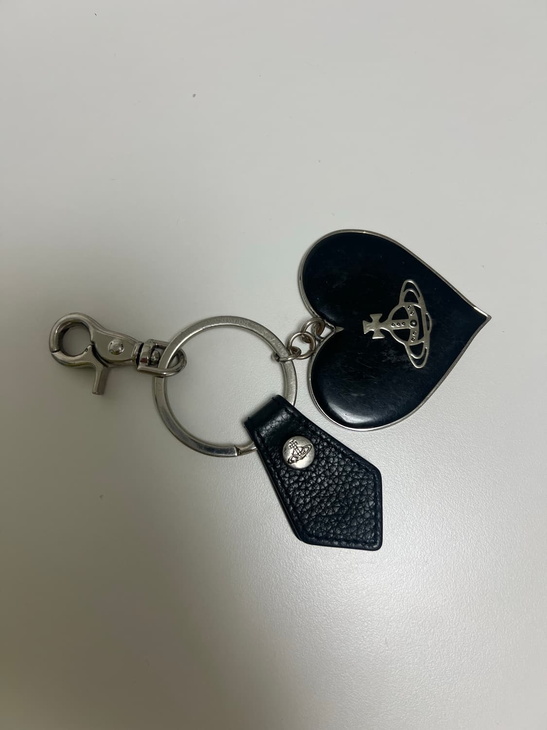 비비안 웨스트우드 블랙 하트 키링 상품이미지3