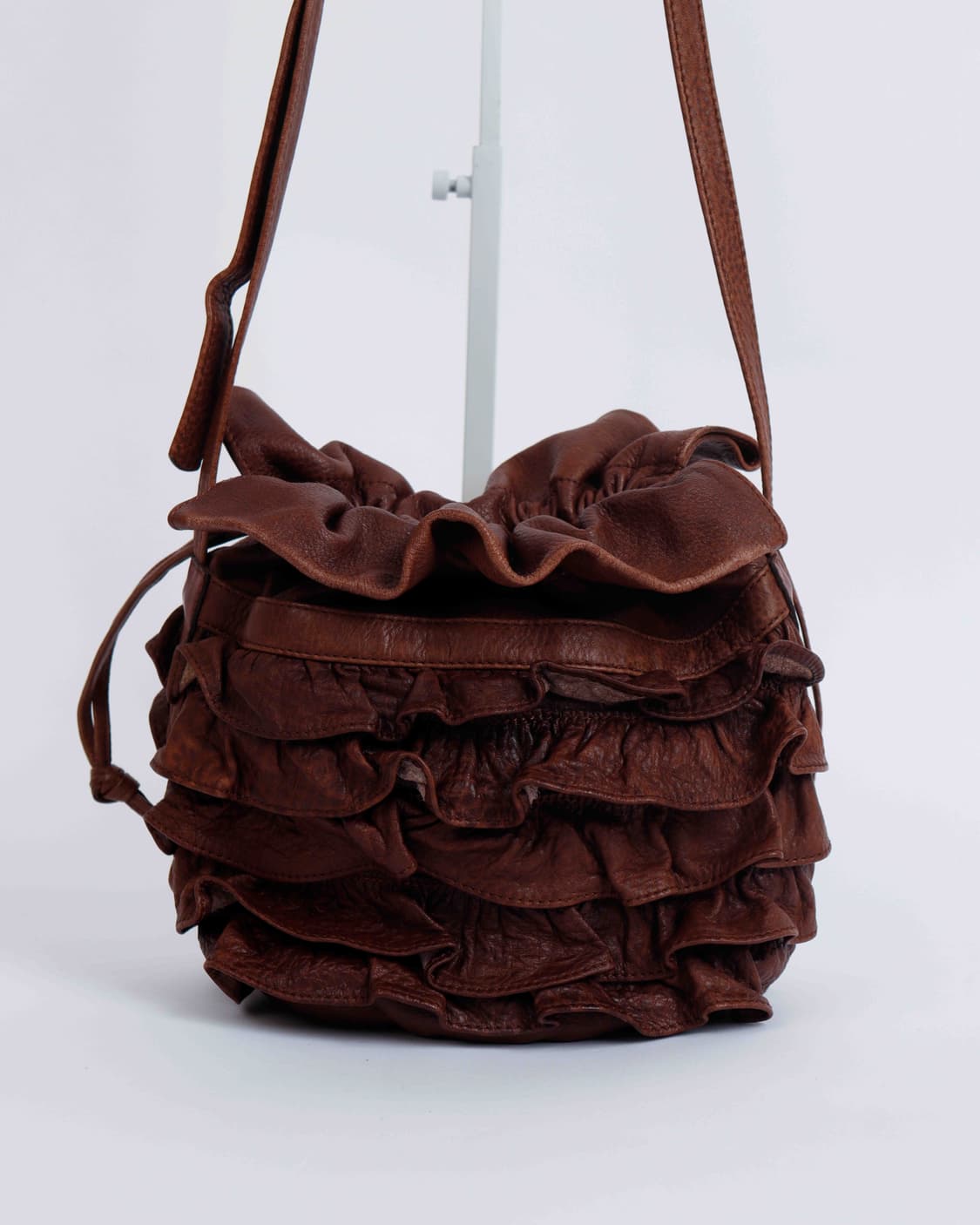 [IBIZA] 브라운 레더 프릴 크로스백 상품이미지2