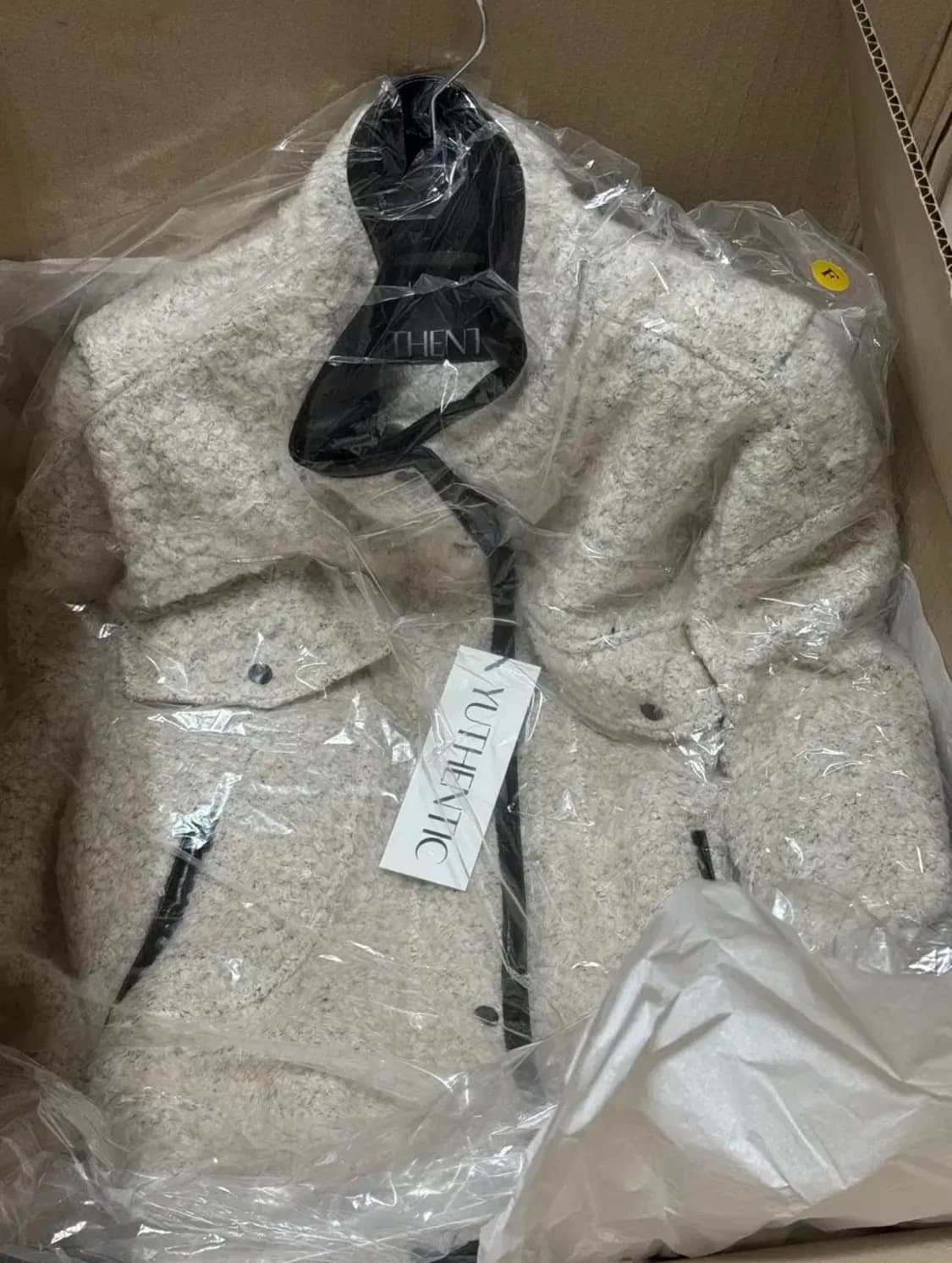 윈터 착용) 유센틱 부클 트리밍 코트 점퍼 상품이미지4