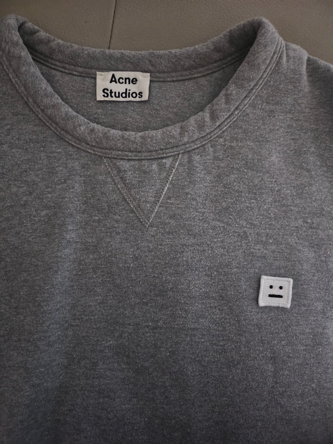 [거의 새것] 아크네 맨투맨 티셔츠 그레이 xl 상품이미지3