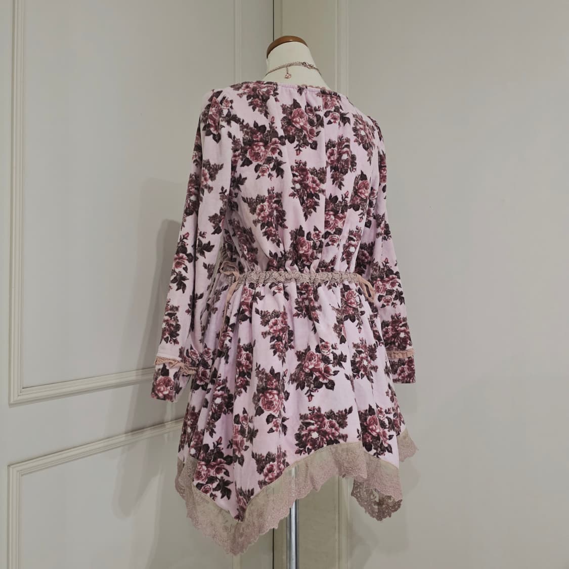 엑시즈팜)핑크딸기우유 히메갸루st 레이스 로즈 벨벳 롱슬리브블라우스 상품이미지3