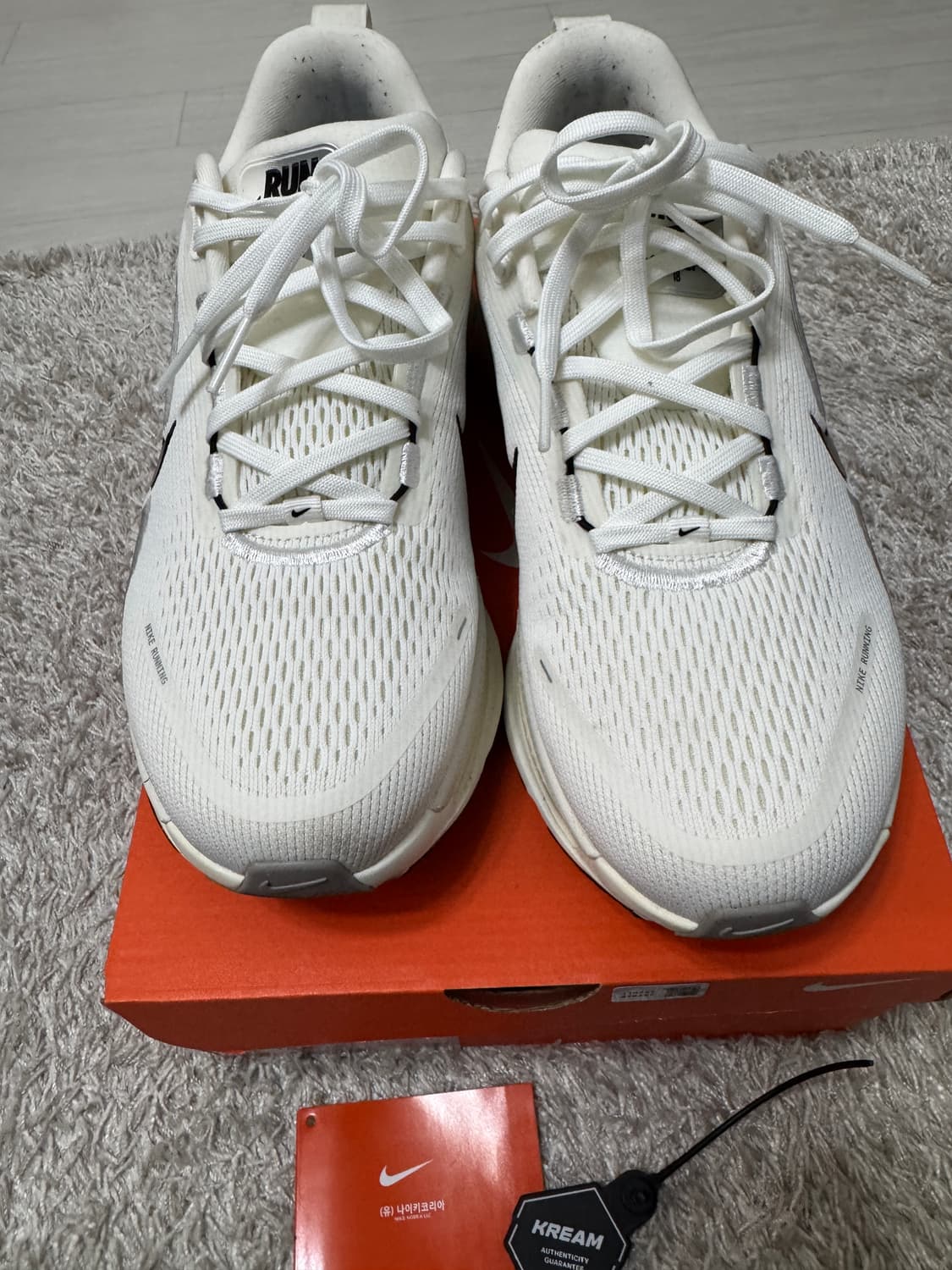 [270] 나이키 보메로 18 서밋 화이트 코코넛 밀크 상품이미지1