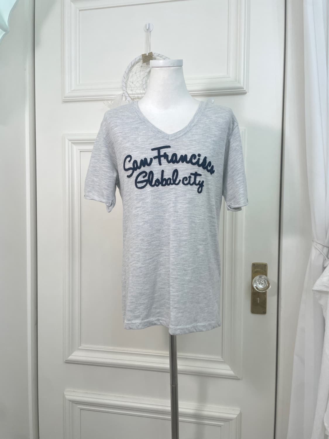 melange gray chain embroidery v-neck top 상품이미지1