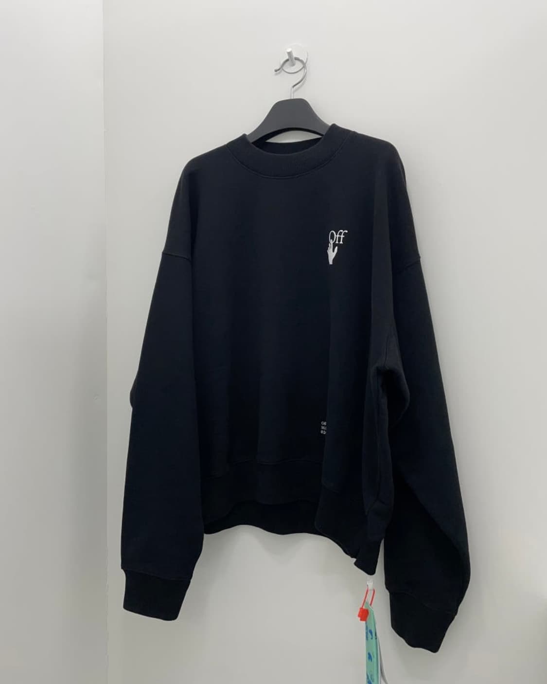 [새상품] 오프화이트 카라바지오 오버 스케이트핏 맨투맨 블랙 L 상품이미지2