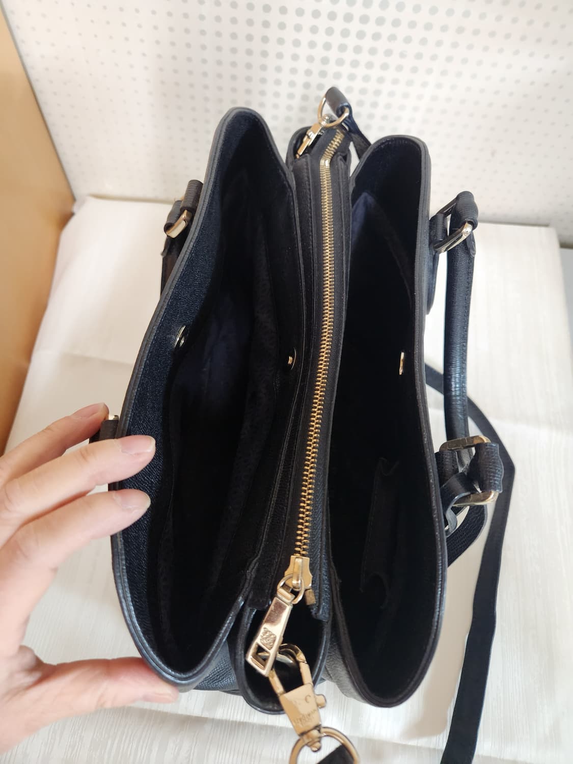 루이까또즈 블랙 가죽 토트백 겸 숄더백 상품이미지5