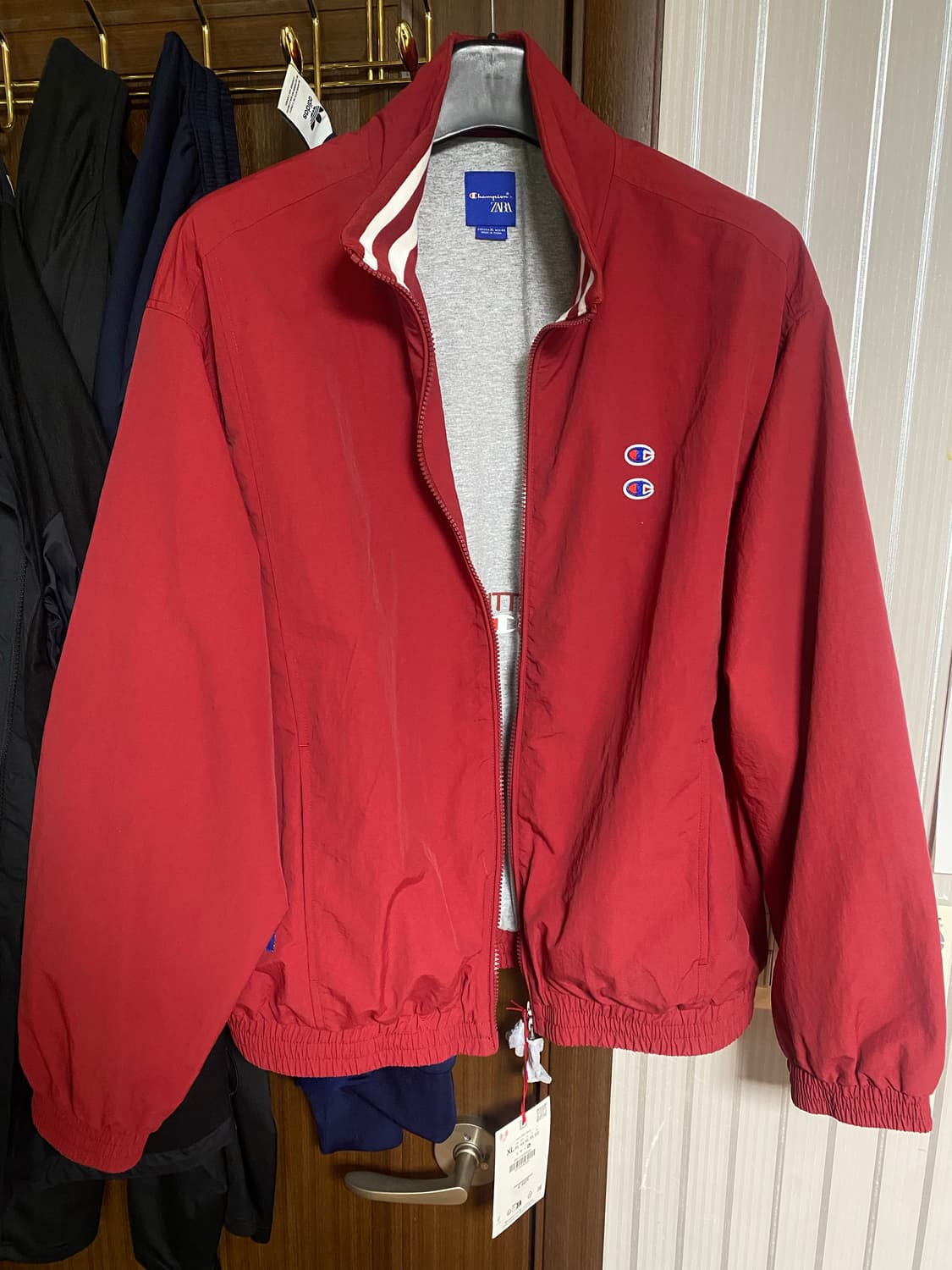 자라 x 챔피온 테크니컬 패치 자켓 레드 XL 상품이미지4