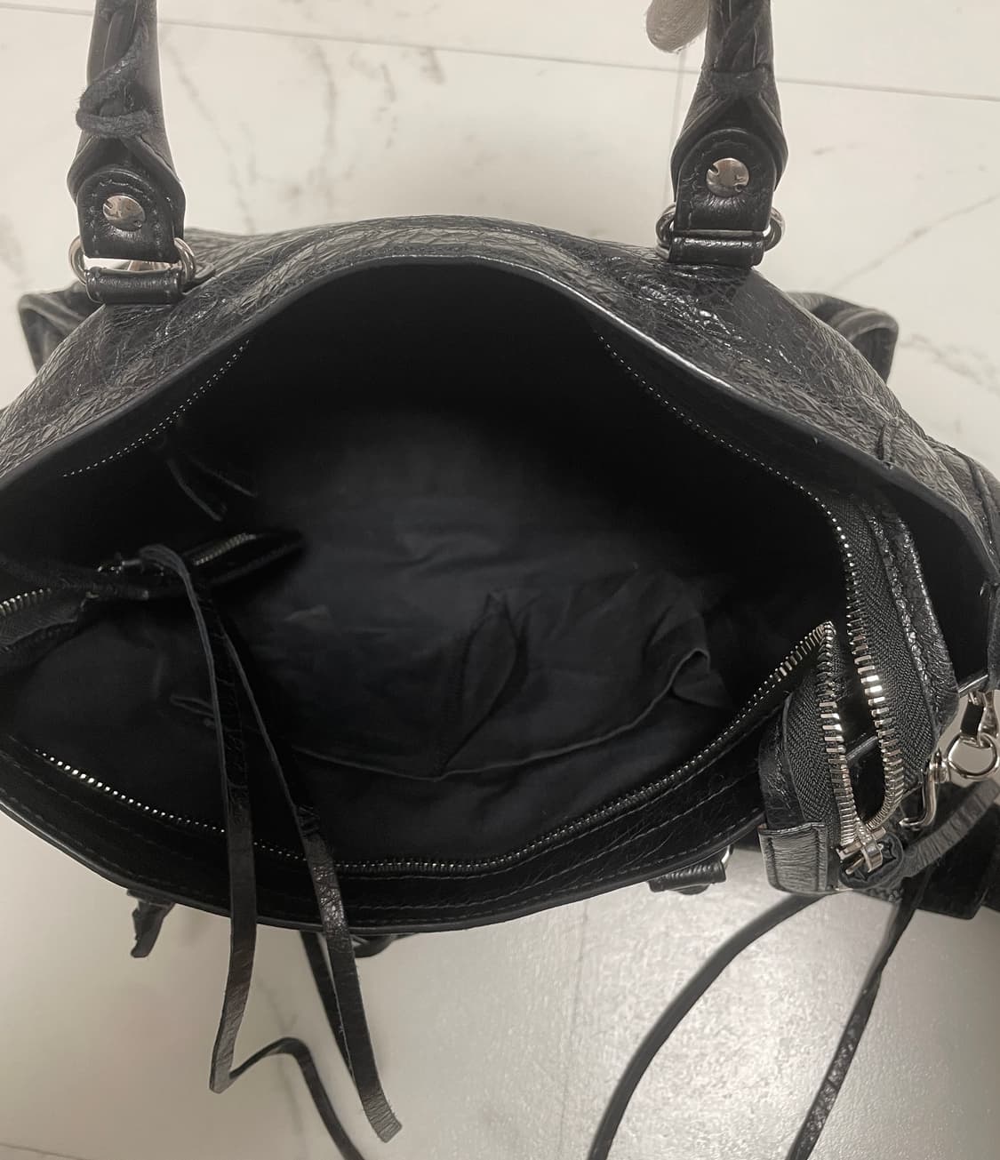 정품 발렌시아가 모터백 스몰 블랙 상품이미지9