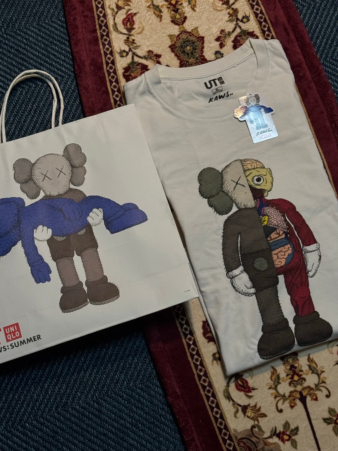 유니클로 UT KAWS 콜라보 반팔 티셔츠 카우스 상품이미지1