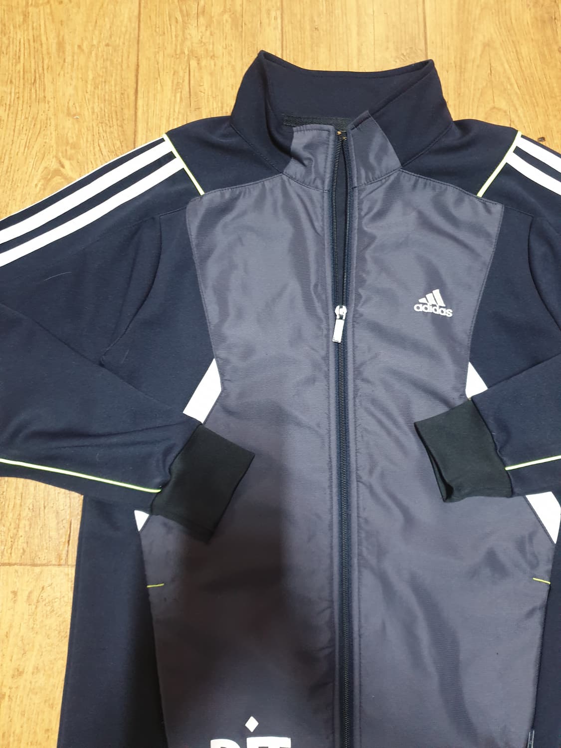 1022 아디다스 여성 운동복 집업 95 사이즈입니다 상품이미지4