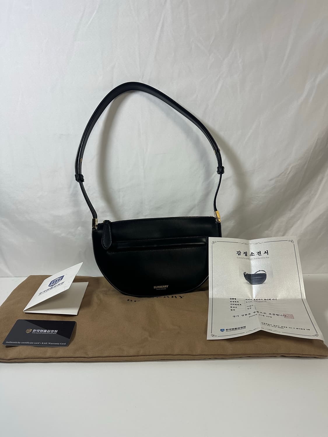 버버리 올림피아 미니숄더백 블랙 (OS) 상품이미지1