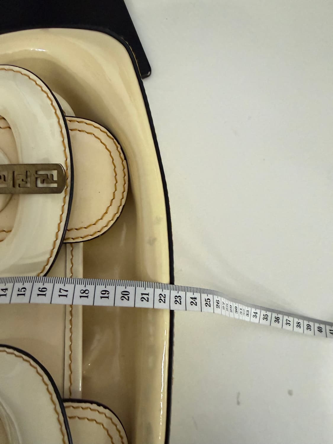 정품) 펜디 FF 버클 아이보리 숄더백 토트백 상품이미지10