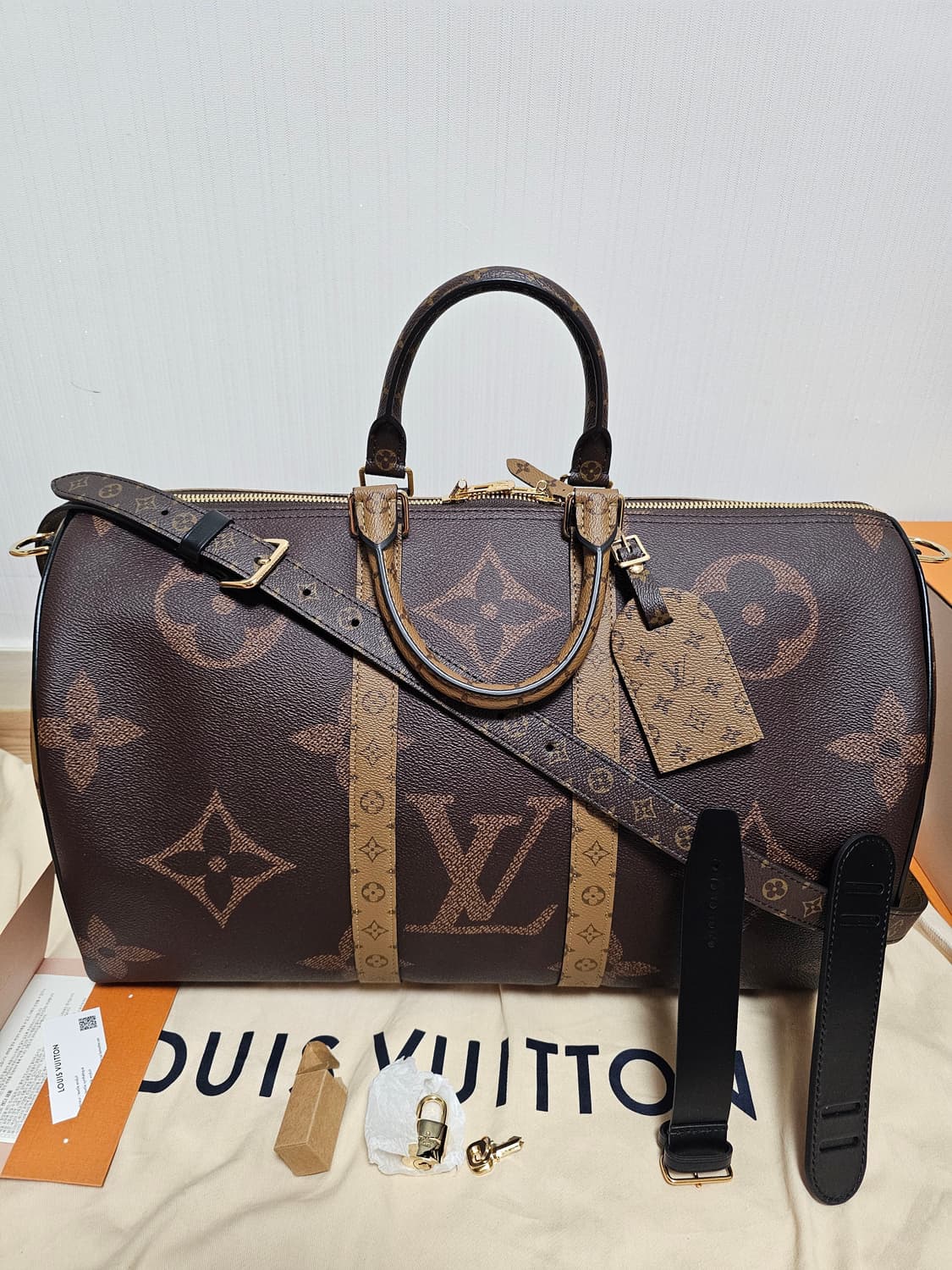 루이비통 리버스 자이언트 모노그램 키폴45 25Fw (새상품) 상품이미지4