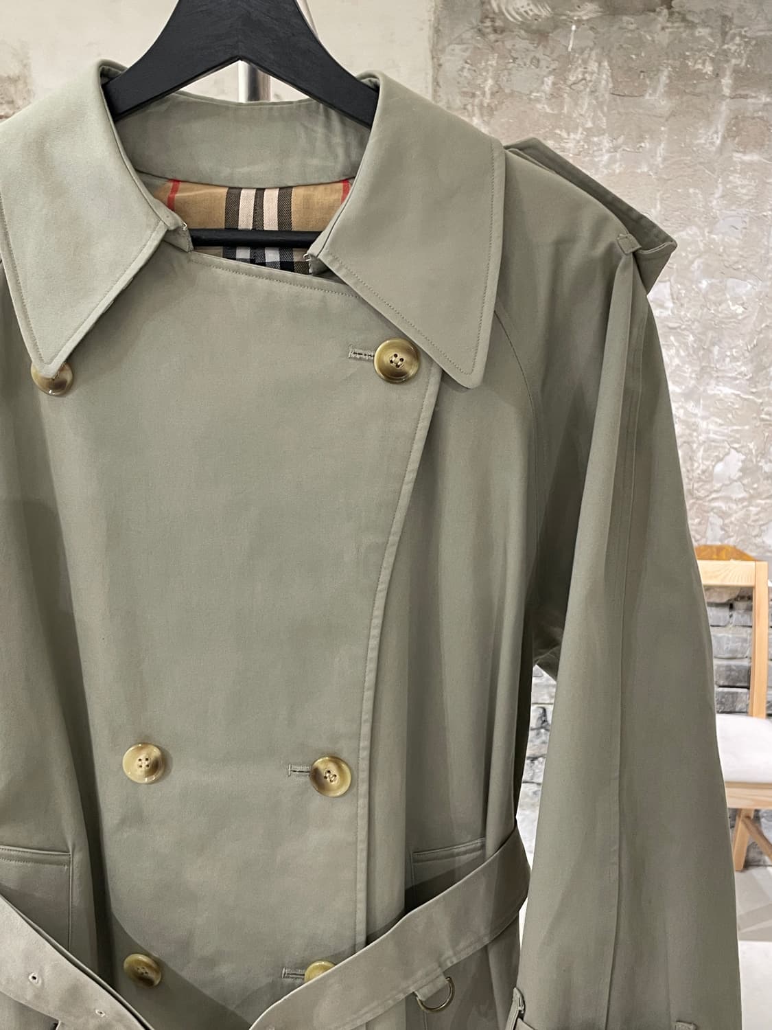 버버리 라이트 올리브 벨티드 트렌치 코트 상품이미지3