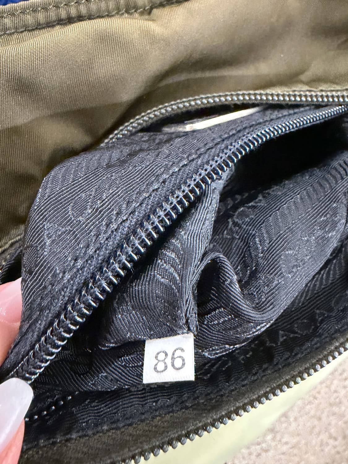 프라다 나일론 레더 트리밍 스퀘어 백 상품이미지9