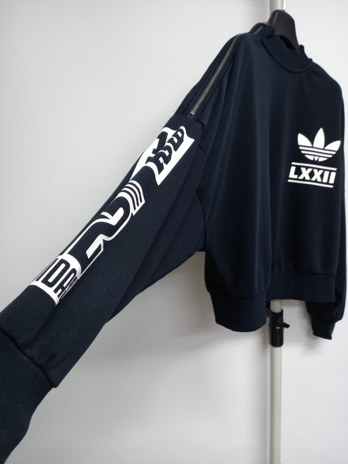 아디다스 춘추동 루즈박시핏 맨투맨 66.77 상품이미지3