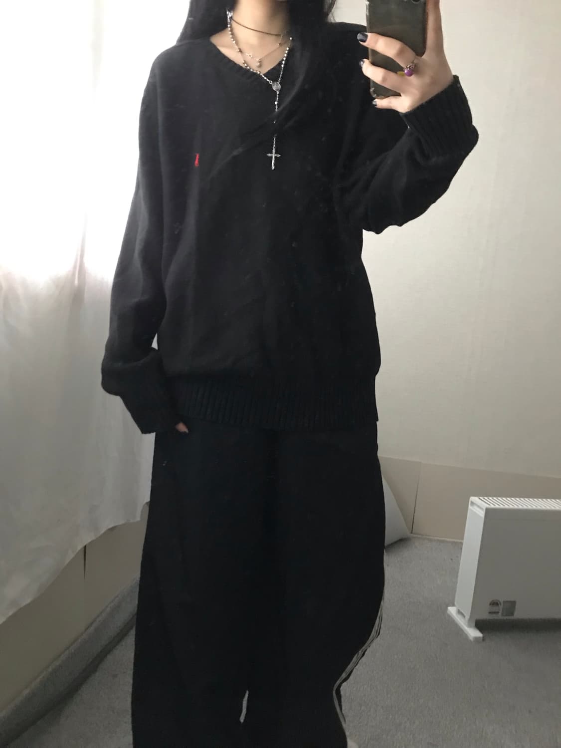 폴로 블랙 오버핏 브이넥 니트 상품이미지6