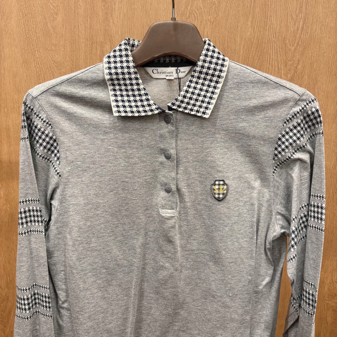 크리스찬 디올 스포츠 긴팔 PK 티셔츠 하운드투스 배색 디테일 그레이 상품이미지4