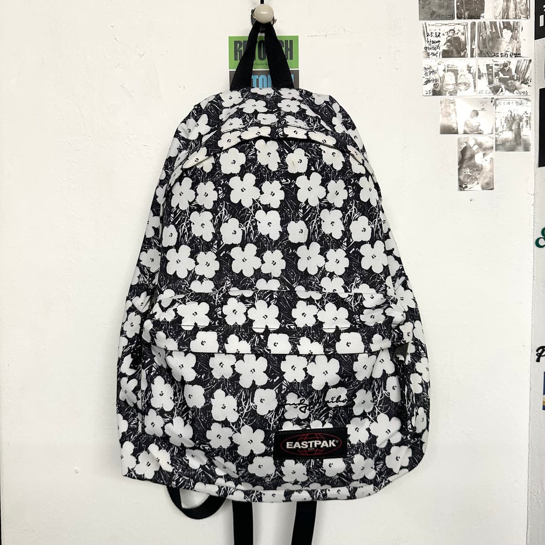 이스트팩 x 앤디워홀 플라워 프린팅 백팩 상품이미지1