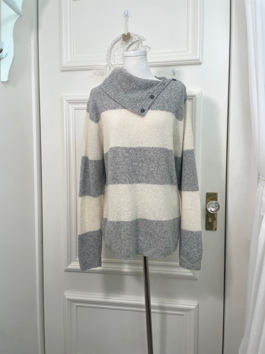 gray ivory big stripe side-neck sweater 상품이미지1