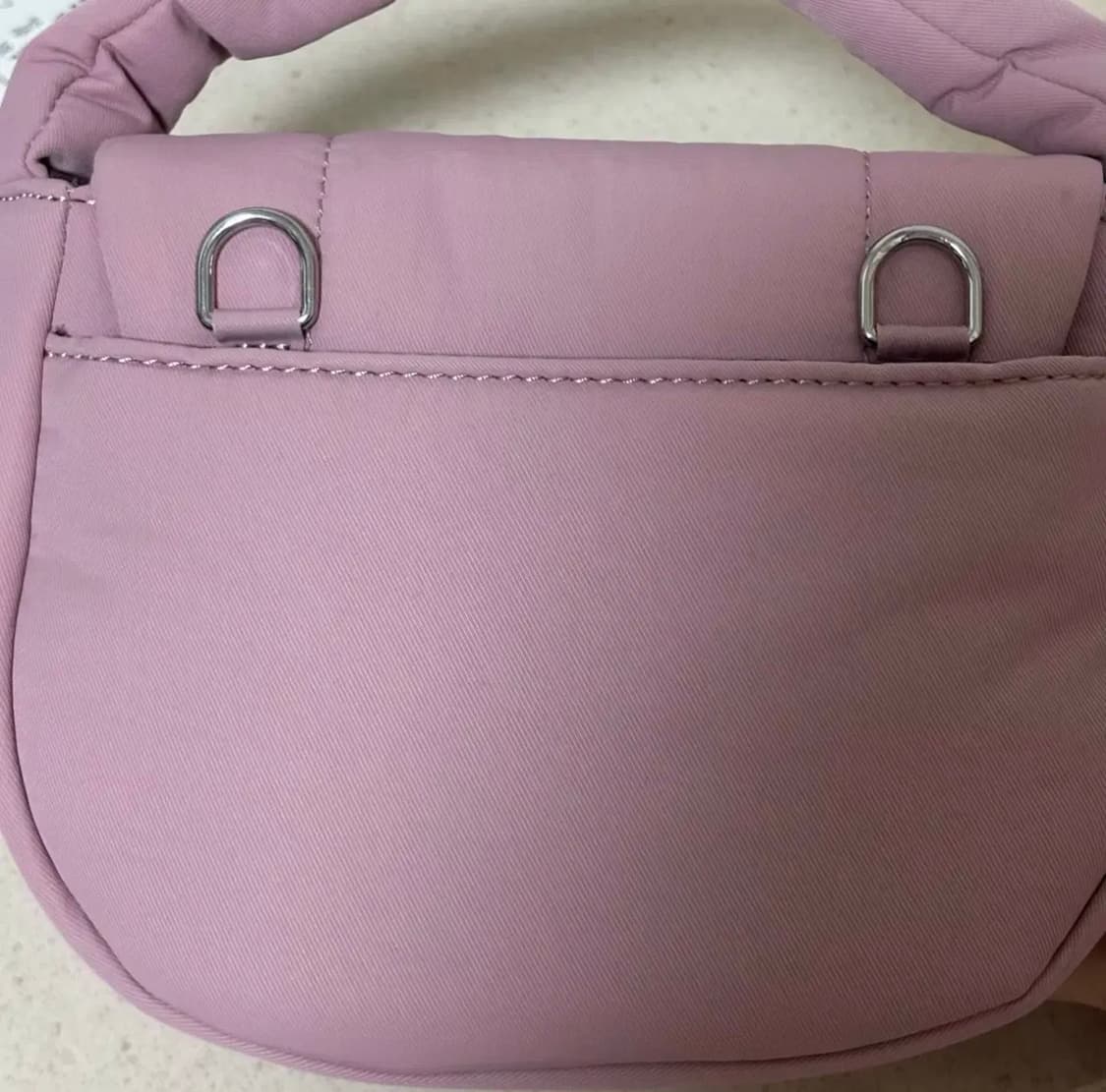 몽드몽드 클래식 버튼 패딩 크로스 백 하프문 미니 가방 핑크 여성 토트백 상품이미지6