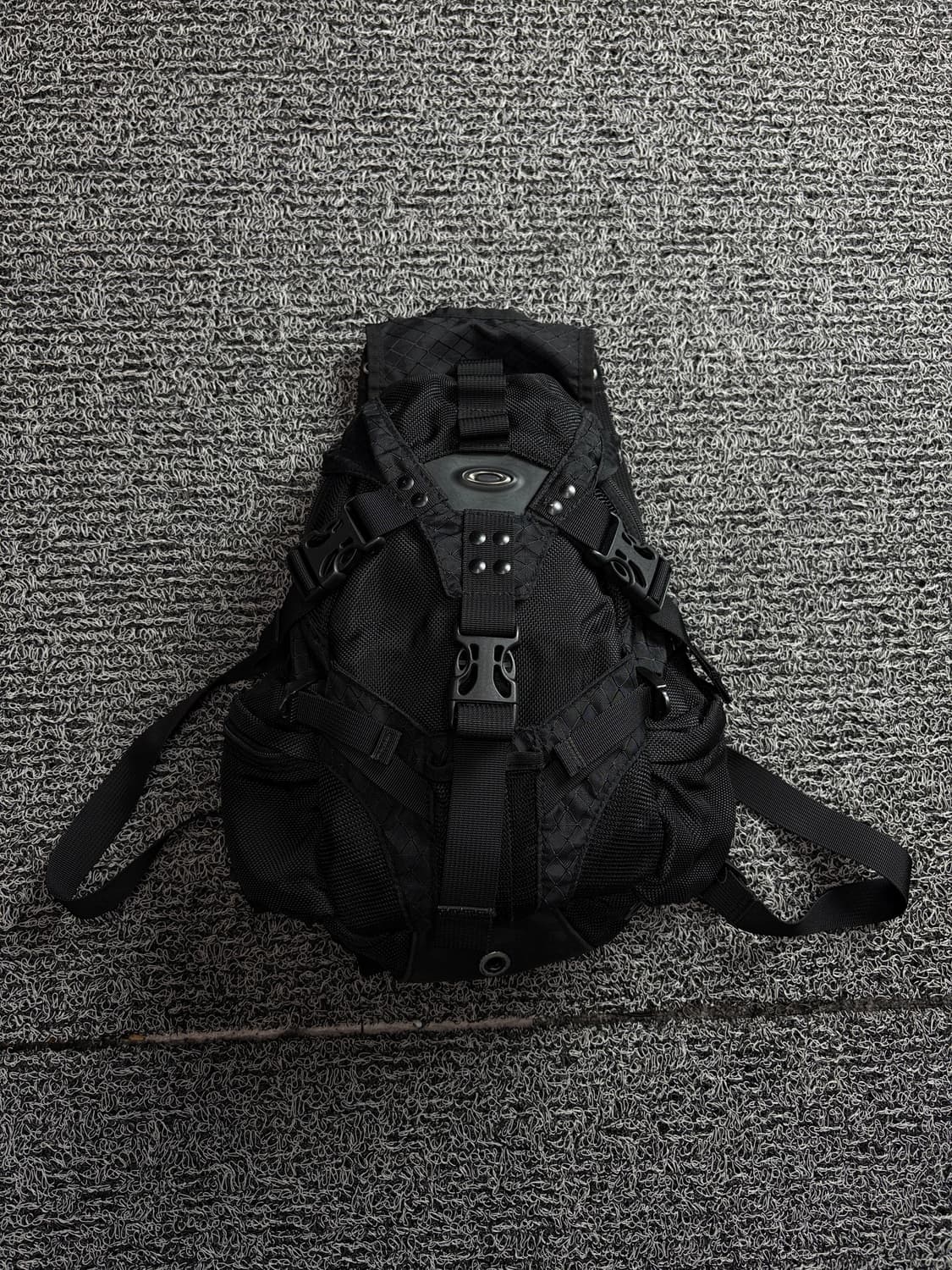 오클리 아이콘 3.0 테크니컬 미니 백팩 1674 상품이미지2