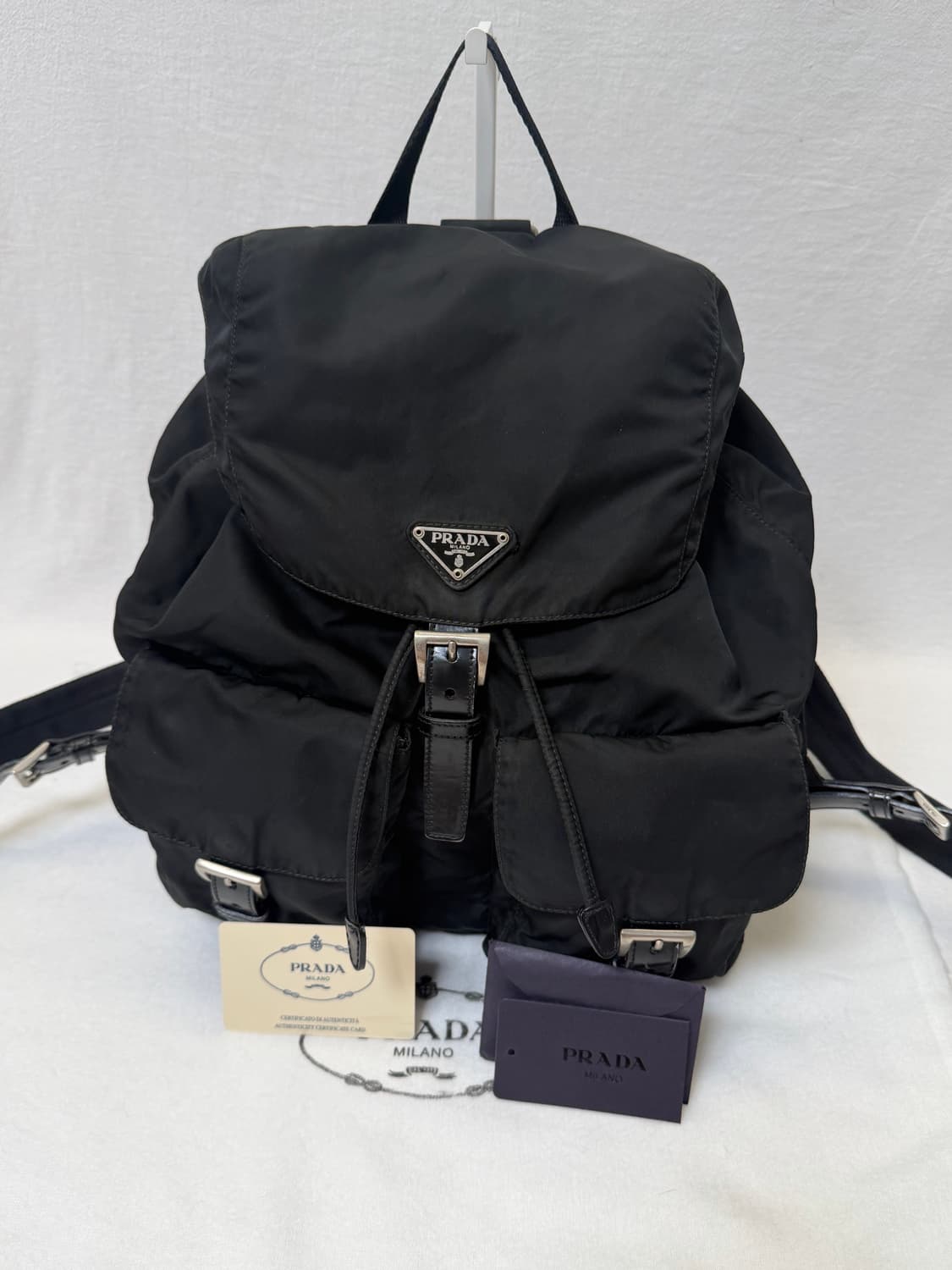 정품 프라다 포코노 나일론 투포켓 미디움 백팩 블랙 상품이미지3