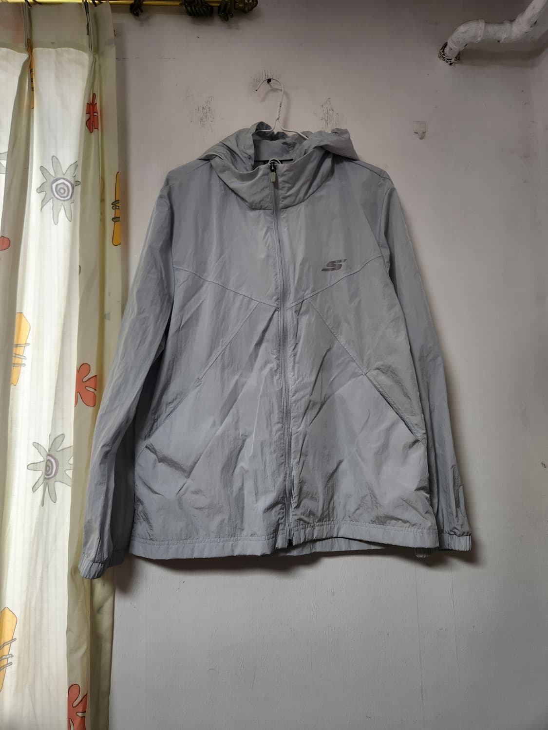 스케쳐스 바람막이 후드 자켓 그레이100 상품이미지1