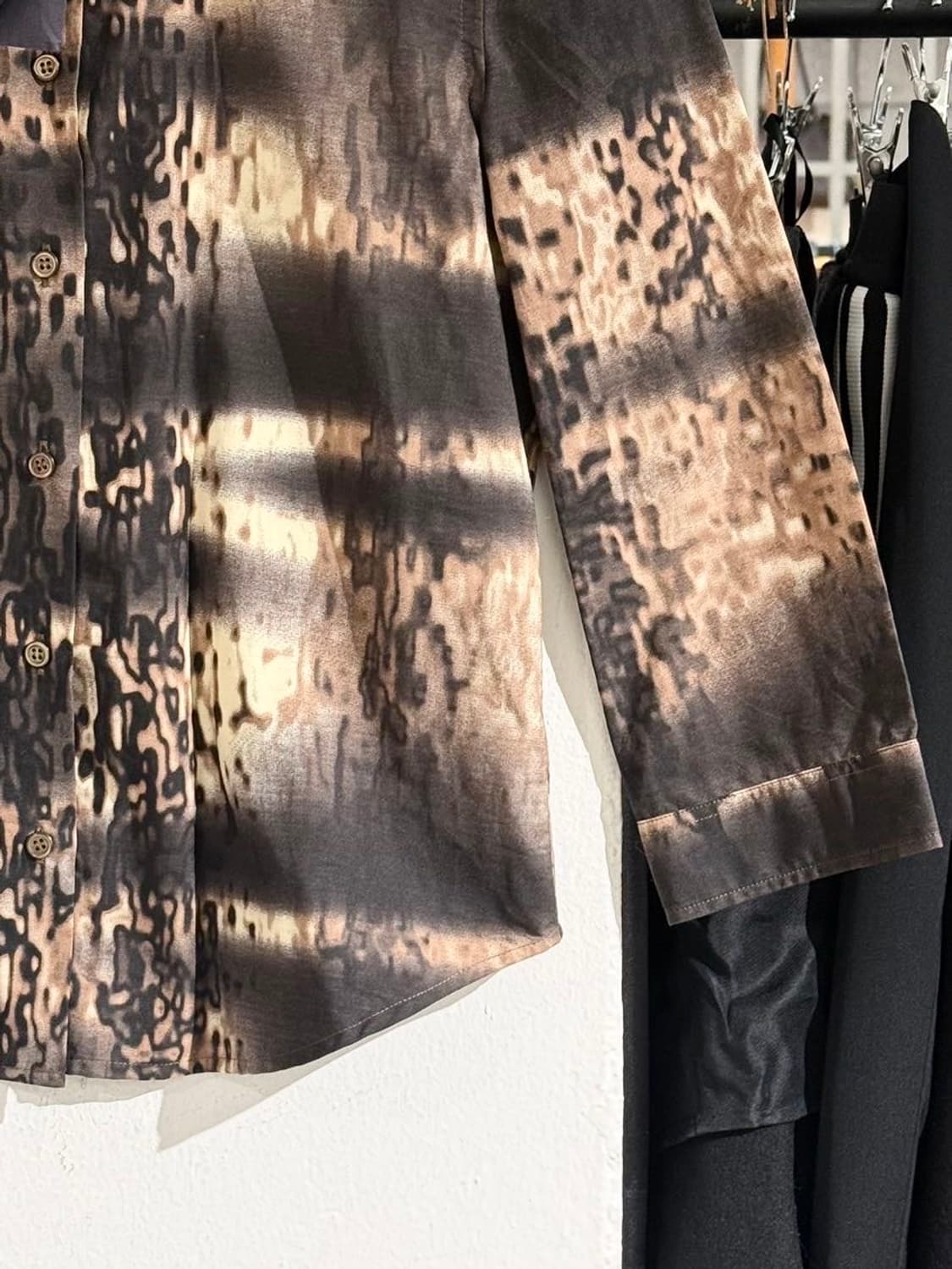 프라다 브라운 패턴 프린팅 슬림핏 셔츠 상품이미지5