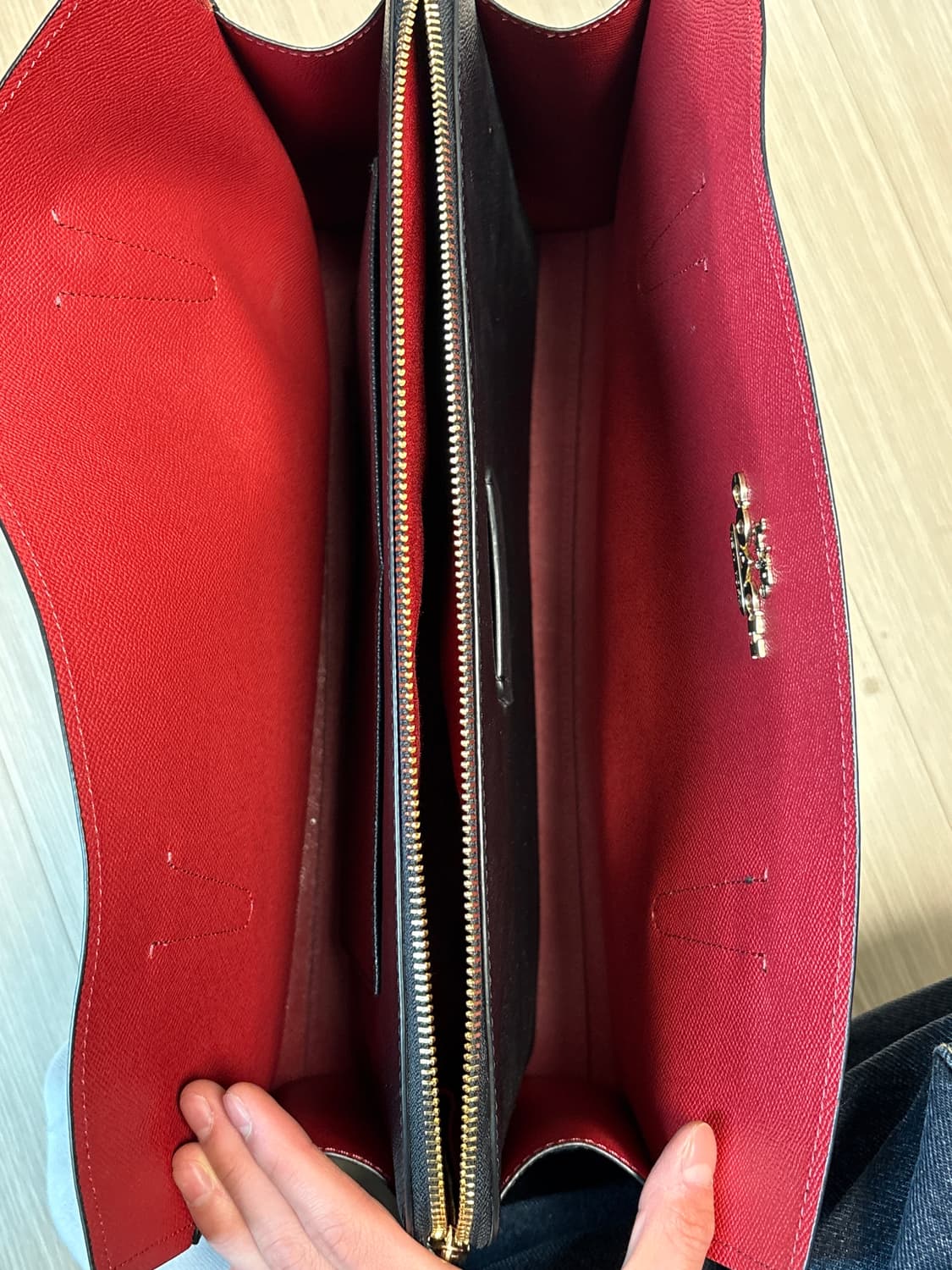 코치 블랙 가죽 토트&숄더백 안감레드 상품이미지4