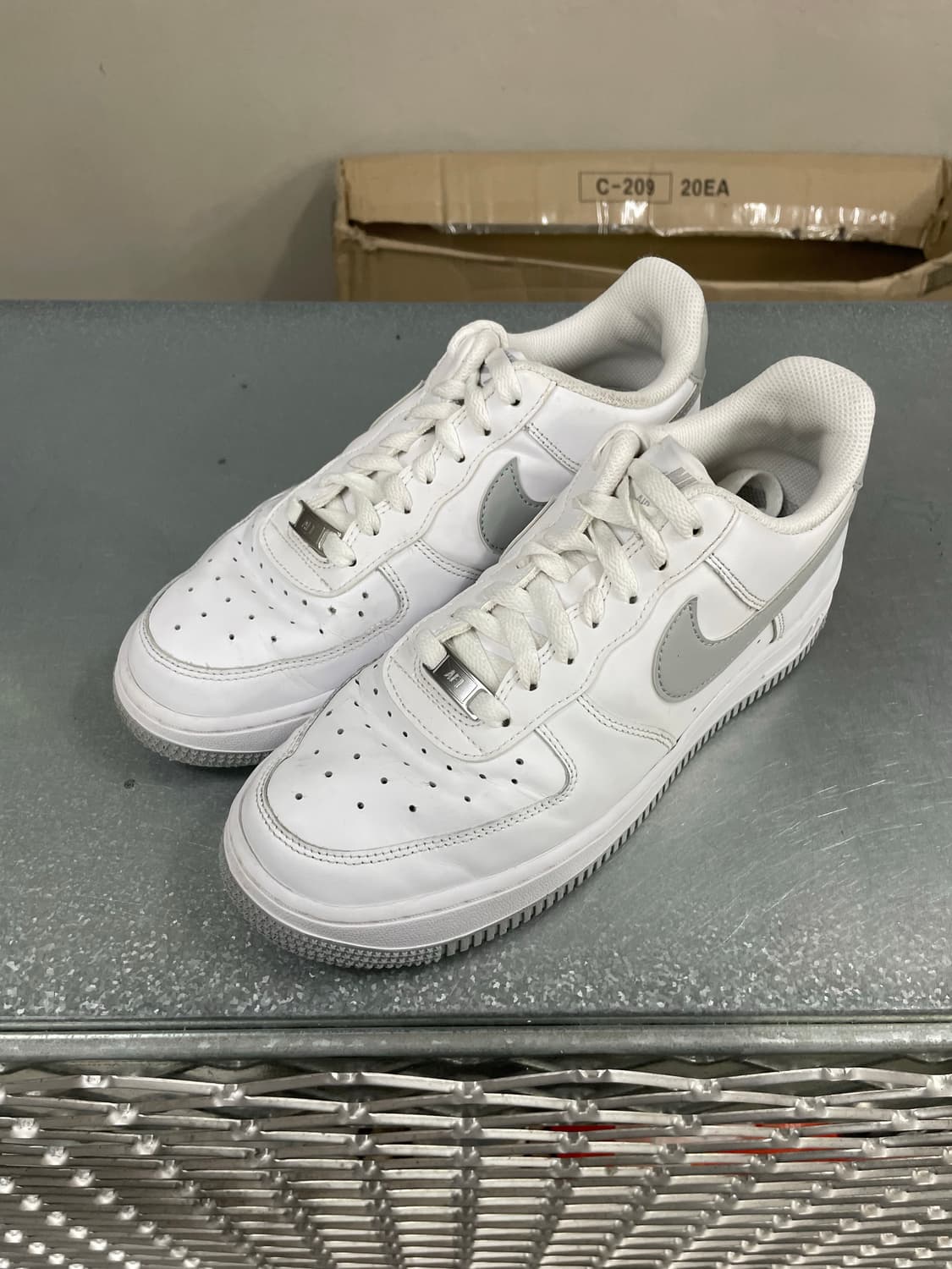 나이키 에어포스1 화이트 스모크 그레이 250 상품이미지2