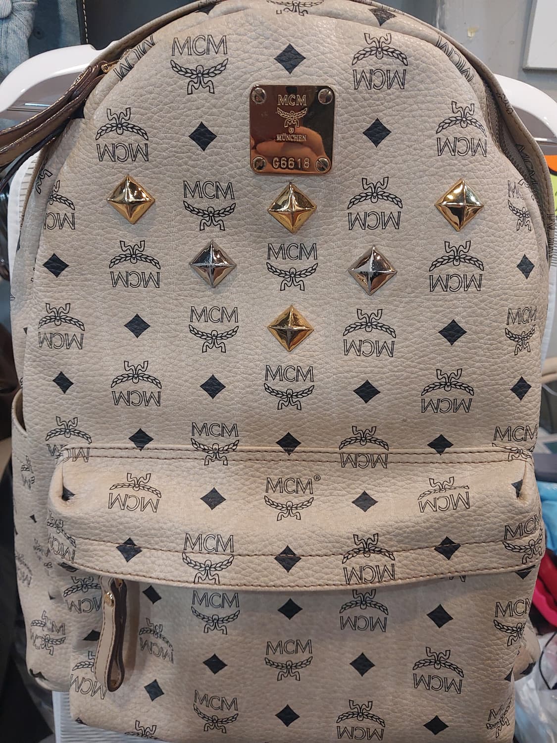 MCM 비세토스 스터드 백팩 (정품 상품이미지1