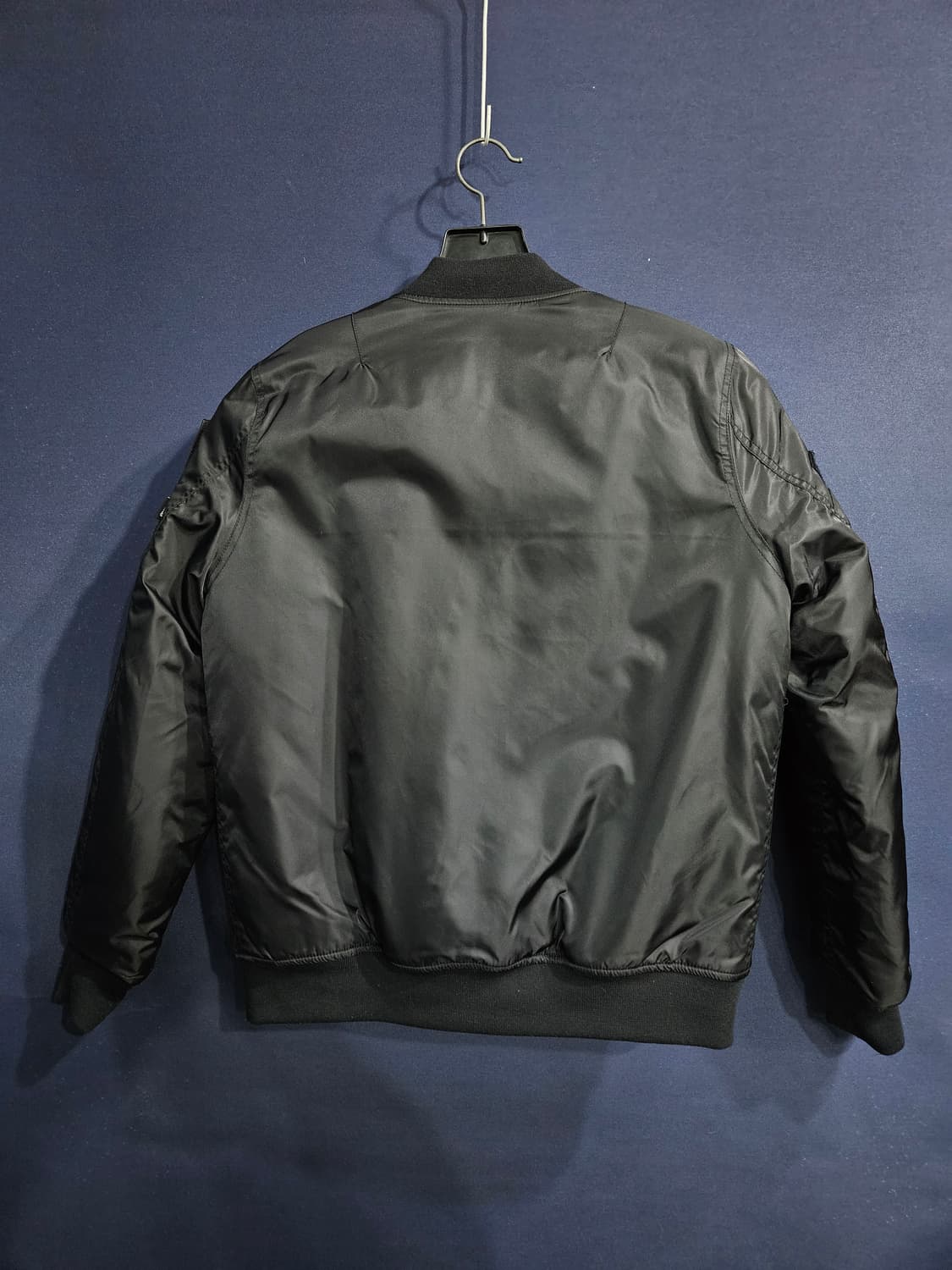 플루크 블랙컬러 남성 슬림핏 95 항공점퍼 패딩  상품이미지2