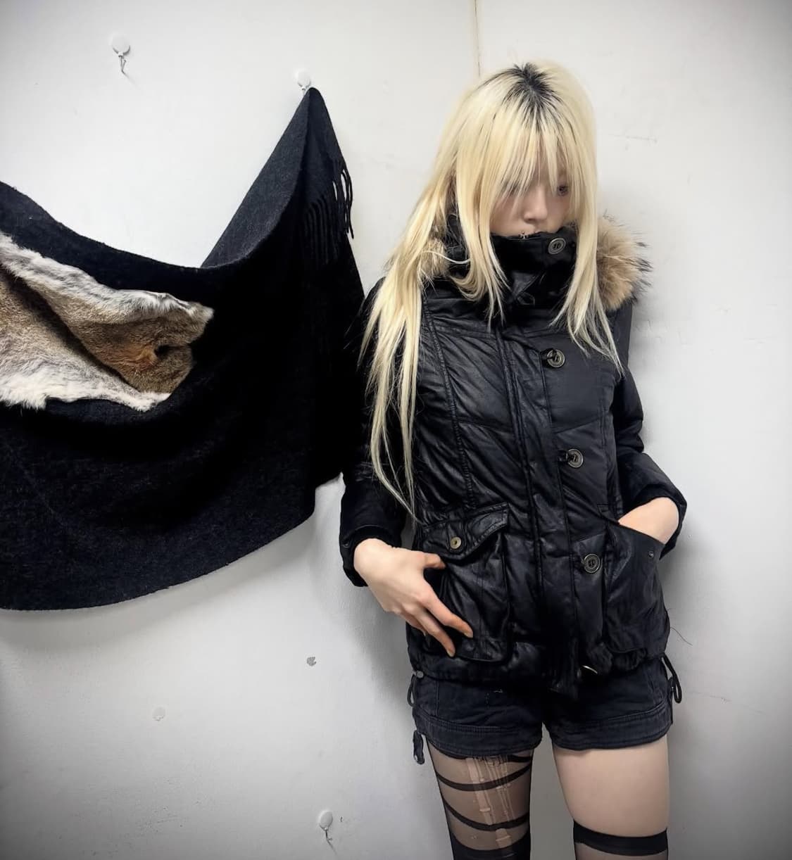 하이넥 디테일 블랙퍼 패딩 상품이미지2