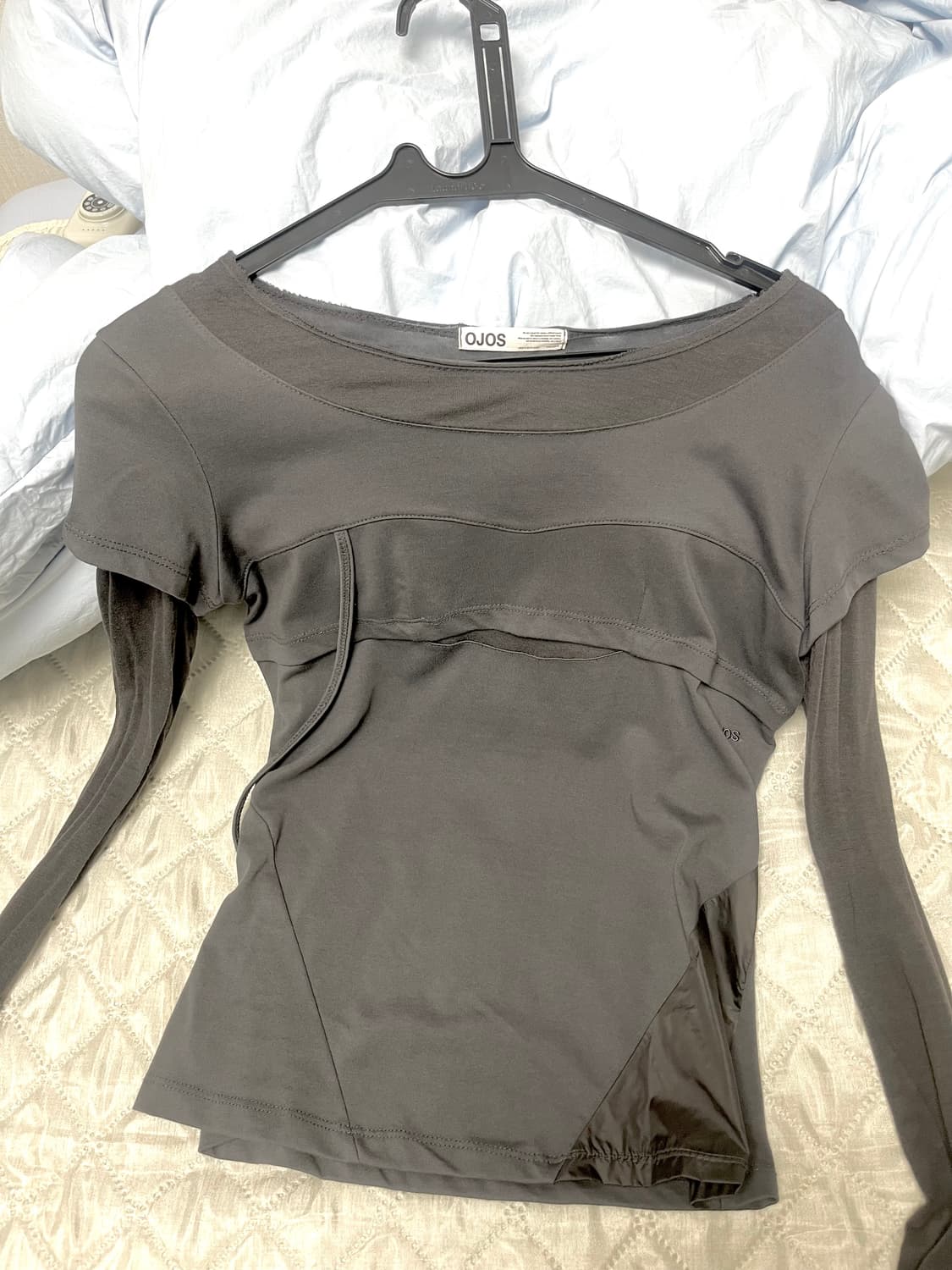 오호스 OJOS 레이어드 숄더 스트랩 롱 슬리브 차콜 상품이미지4