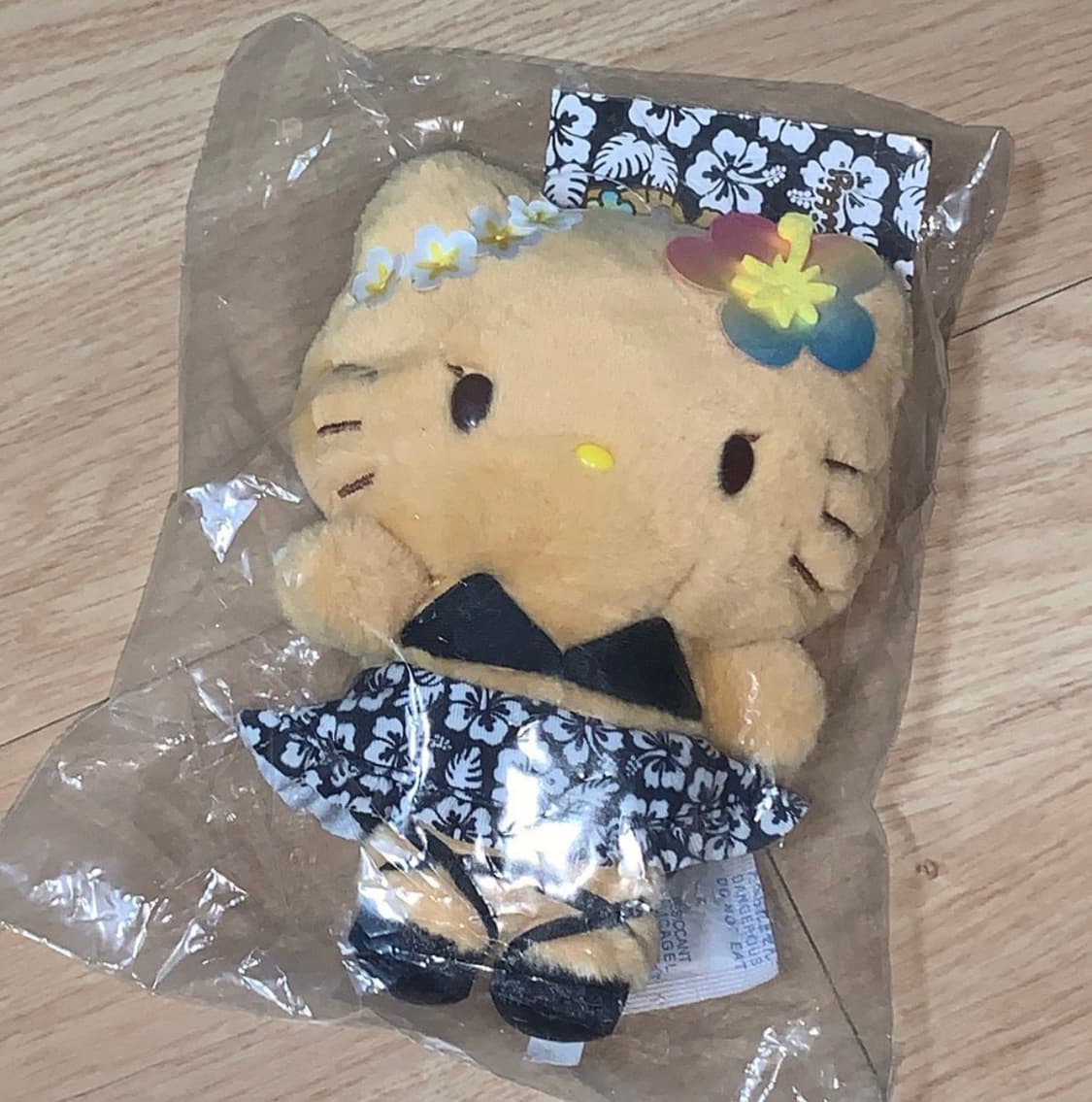 산리오 태닝 키티 토코나츠 베케이션 마스코트 키링 블랙 비키니 인형 상품이미지2