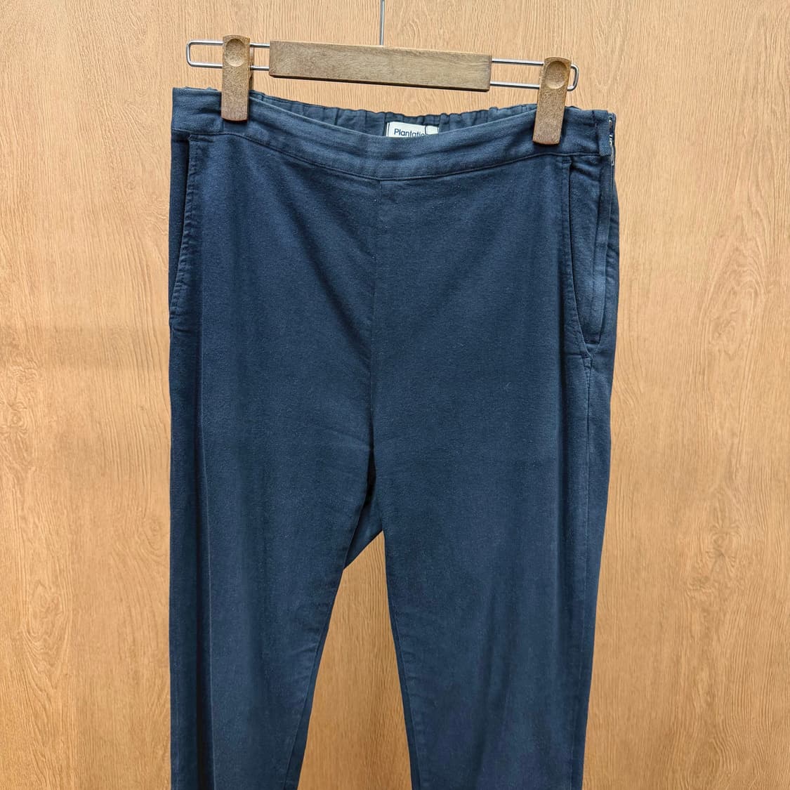 이세이미야케 플랜테이션 팬츠 밴딩 웨이스트 사이드 지퍼 슬림핏 딥 네이비 상품이미지4