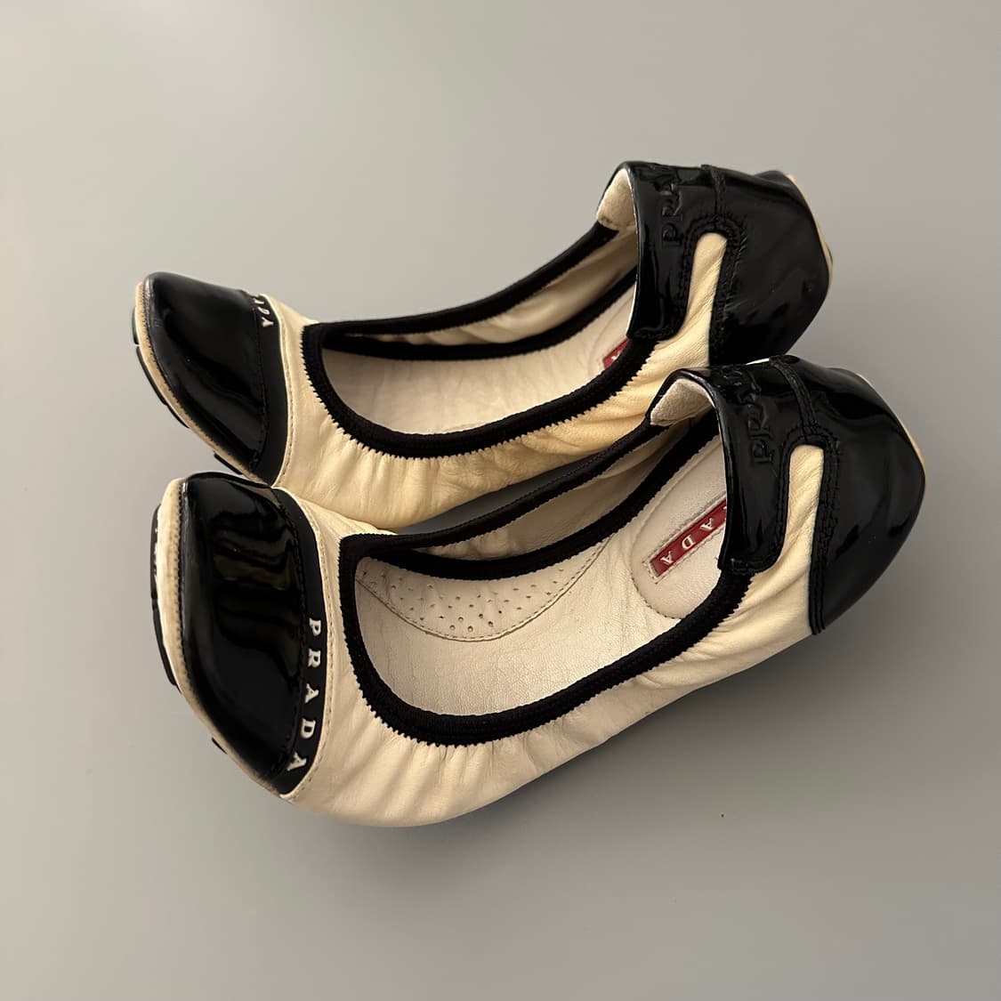 프라다 prada 로고 가죽 플랫슈즈 상품이미지2