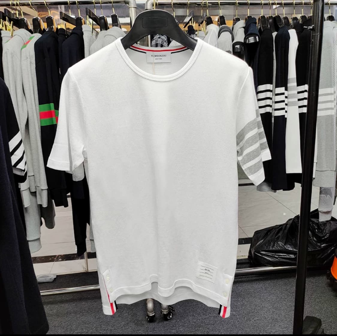 톰브라운 반팔티셔츠 판매 상품이미지3