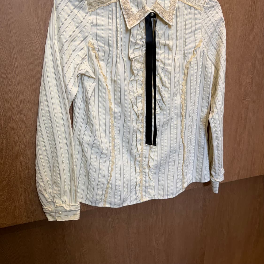 빈티지 스트라이프 셔츠 블라우스 레이스 타이 스트랩 디테일 아이보리 상품이미지4