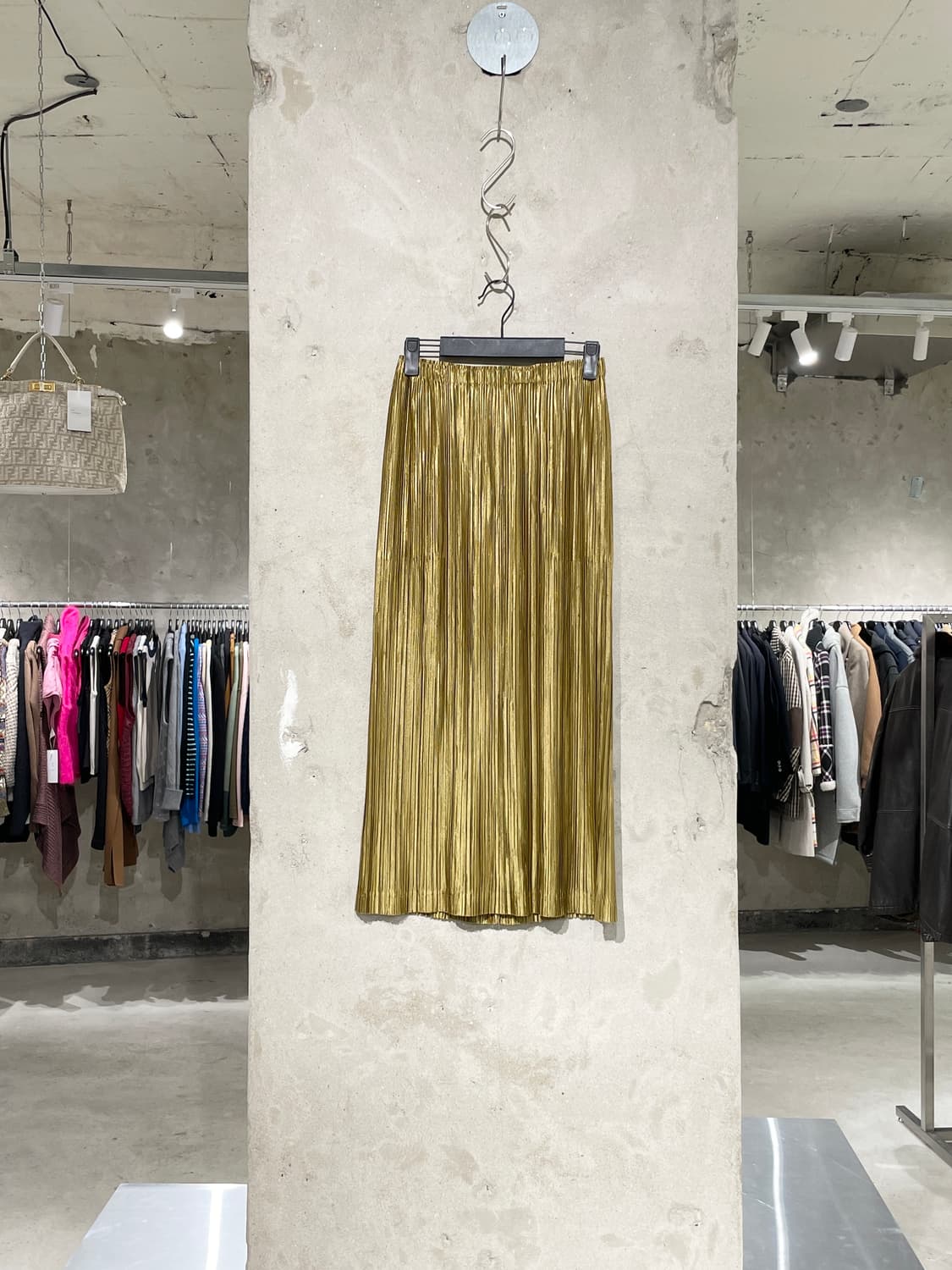 플리츠 플리즈 골드 밴딩 롱 스커트 상품이미지1