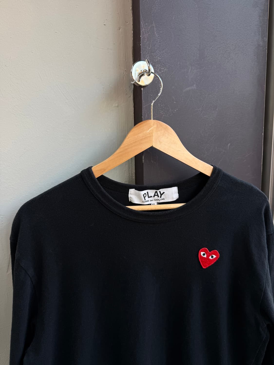 100/ 꼼데가르송 레드와펜 블랙 긴팔티 상품이미지3