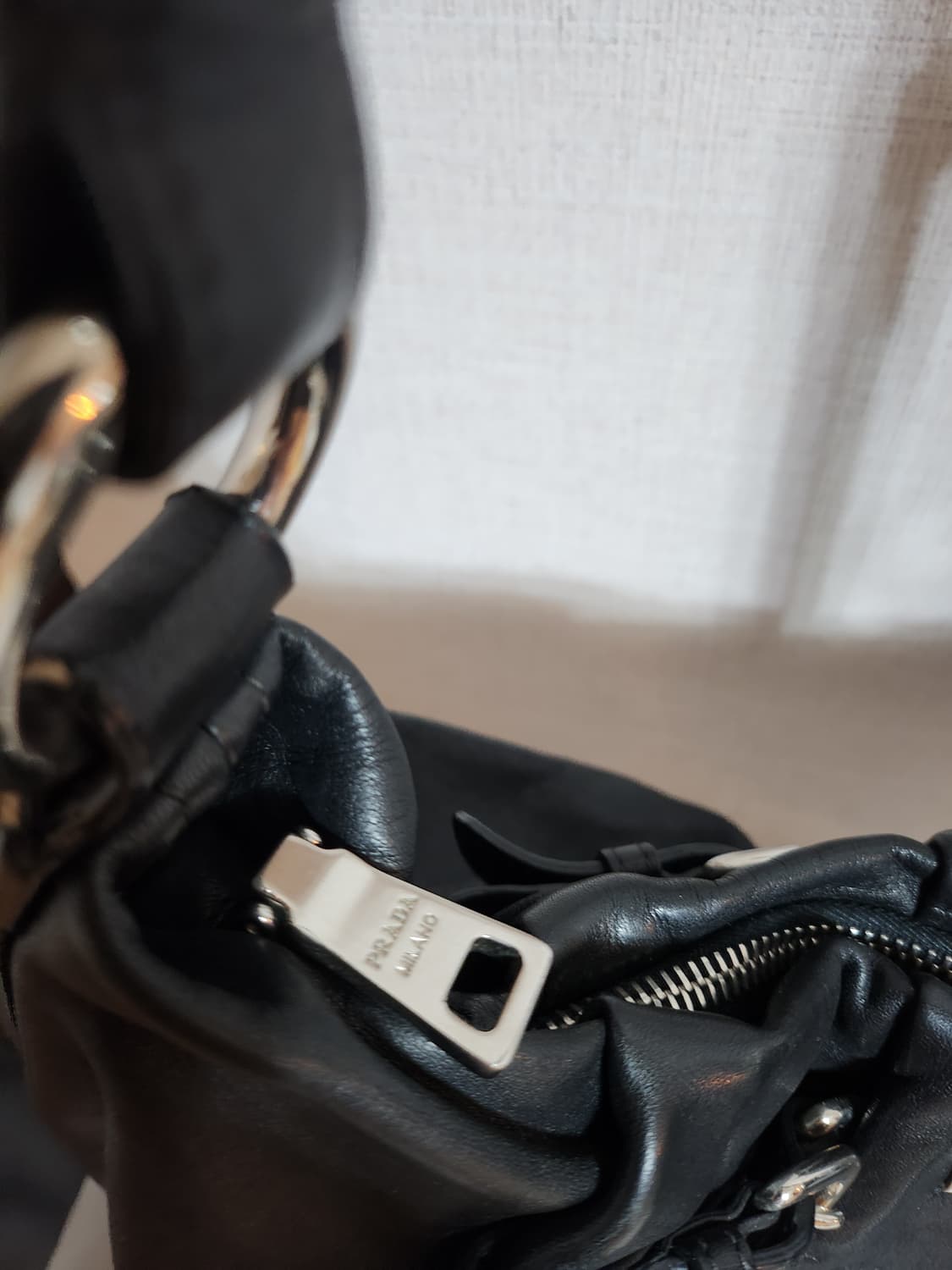 프라다 레더 카프스킨 은장 호보 숄더백 BR3795 상품이미지2