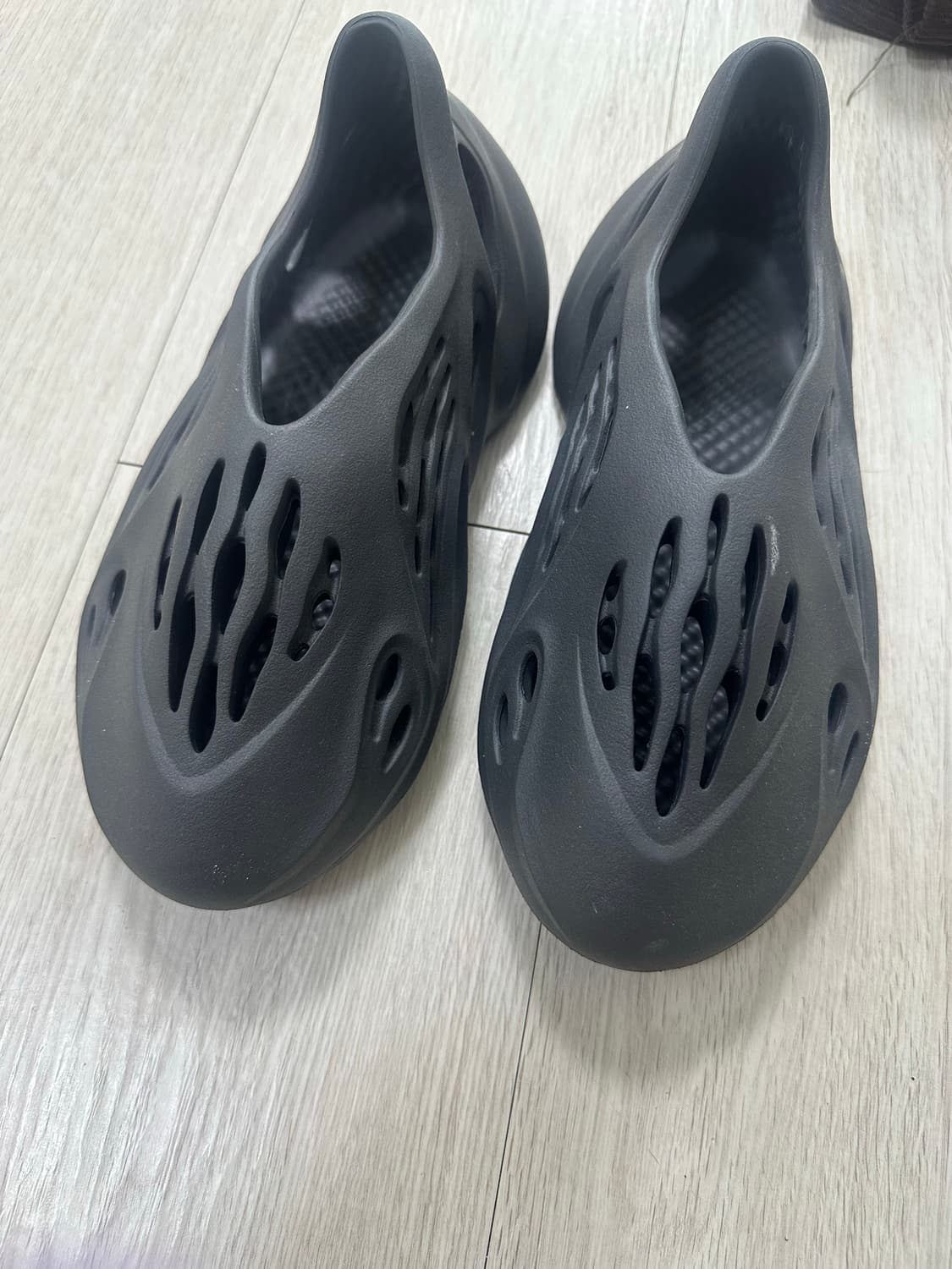 아디다스 이지 폼 러너 카본  상품이미지2