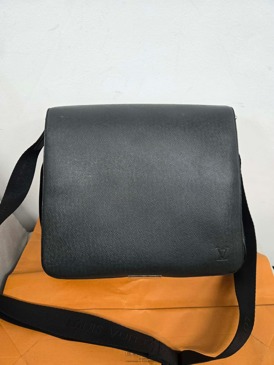 [보증서 정품] 루이비통 타이거 디스트릭트 숄더백 상품이미지6