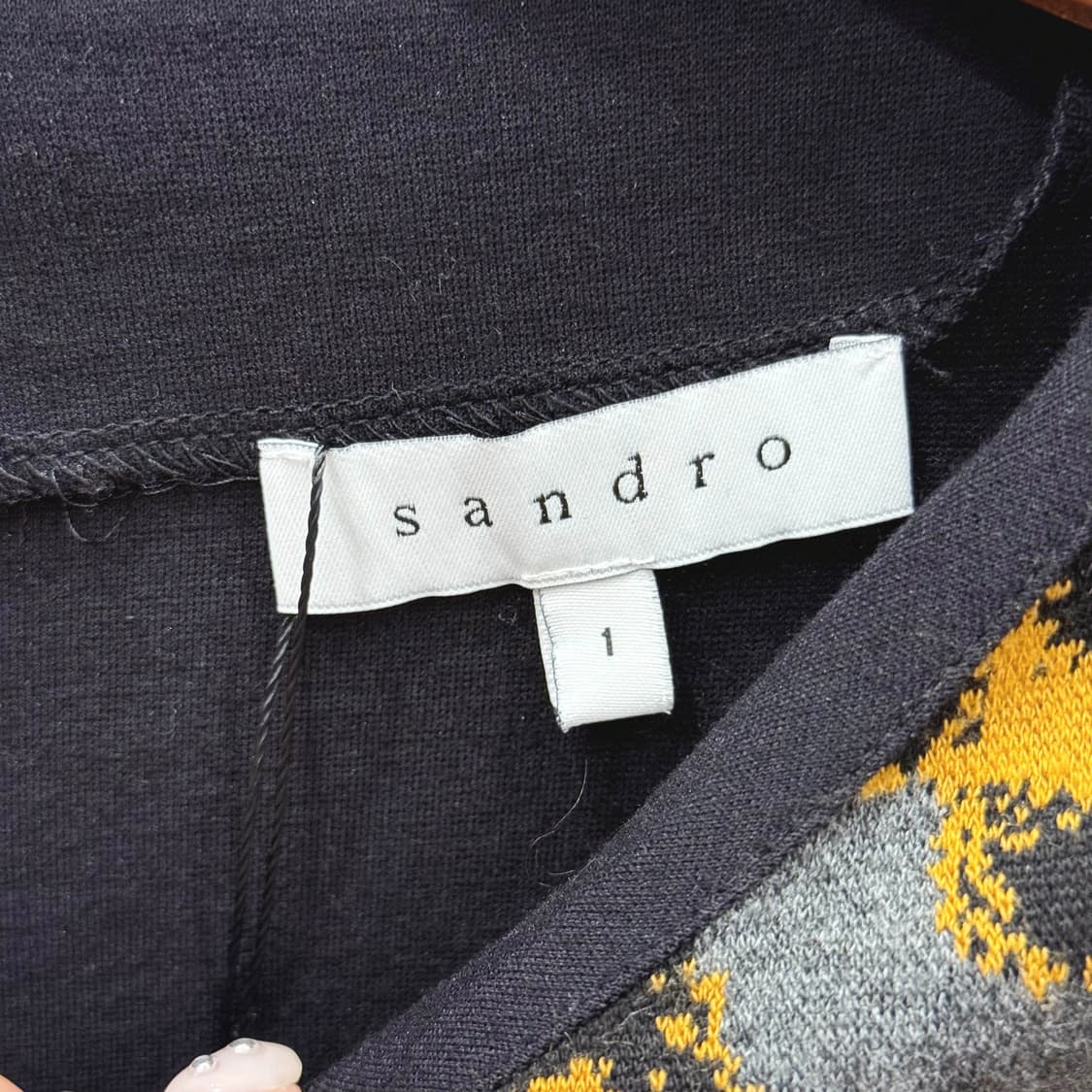 산드로 긴팔 티셔츠 레오파드 패턴 자카드 백지퍼 디테일 블랙 배색 상품이미지7