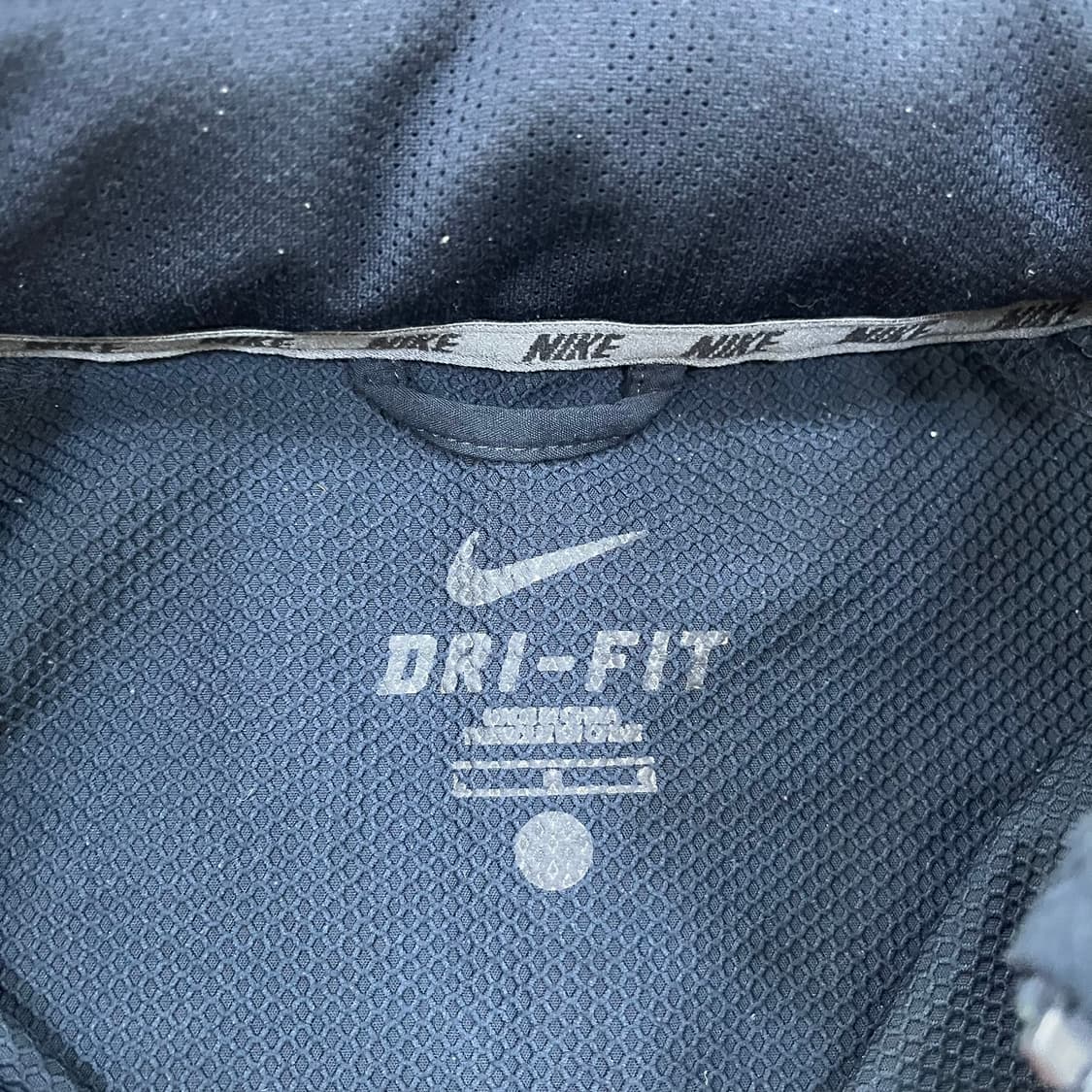 100 나이키 드라이핏 스우시 바람막이 0305M 상품이미지2