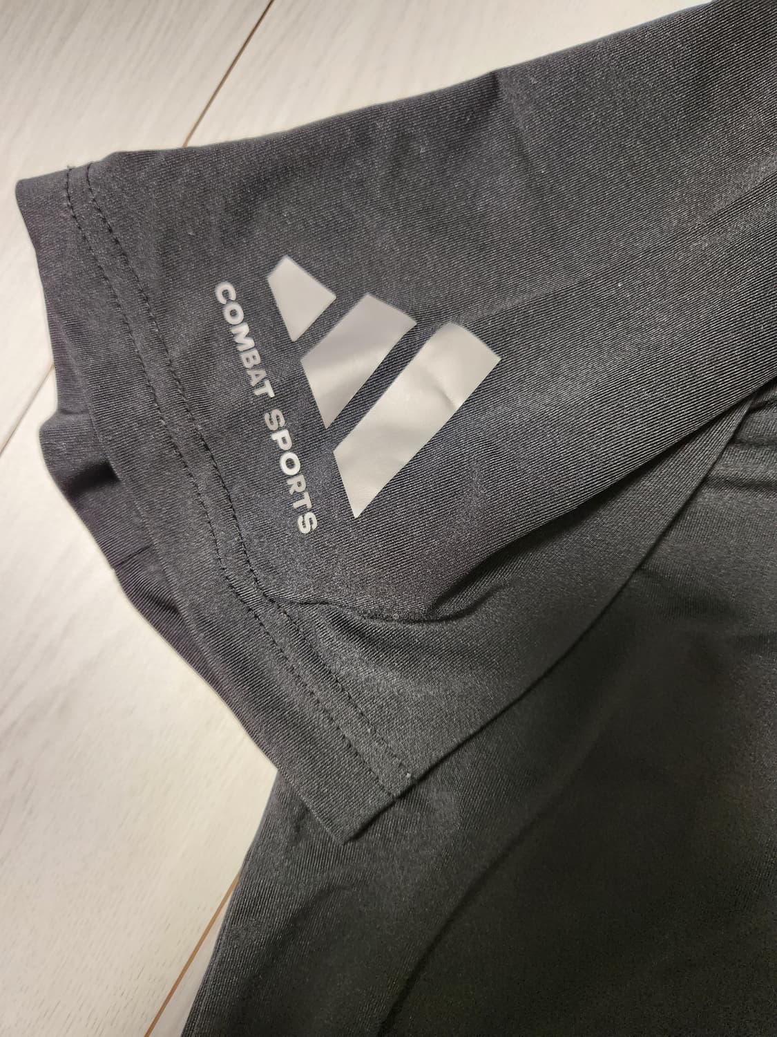 아디다스 마샬아츠 기능성 반팔티 사이즈xl

오염 하자 없이 깨끗해요^^ 상품이미지4