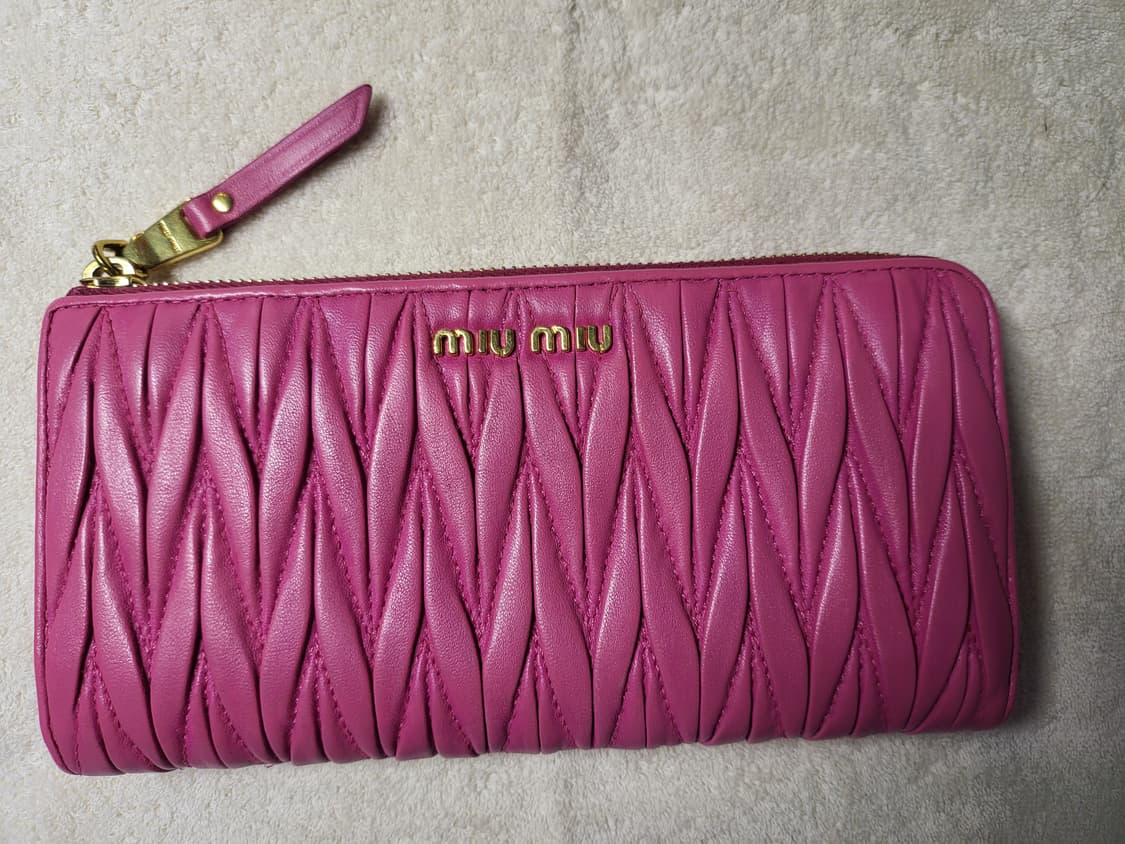 미우미우 마틀라세 장지갑 상품이미지3